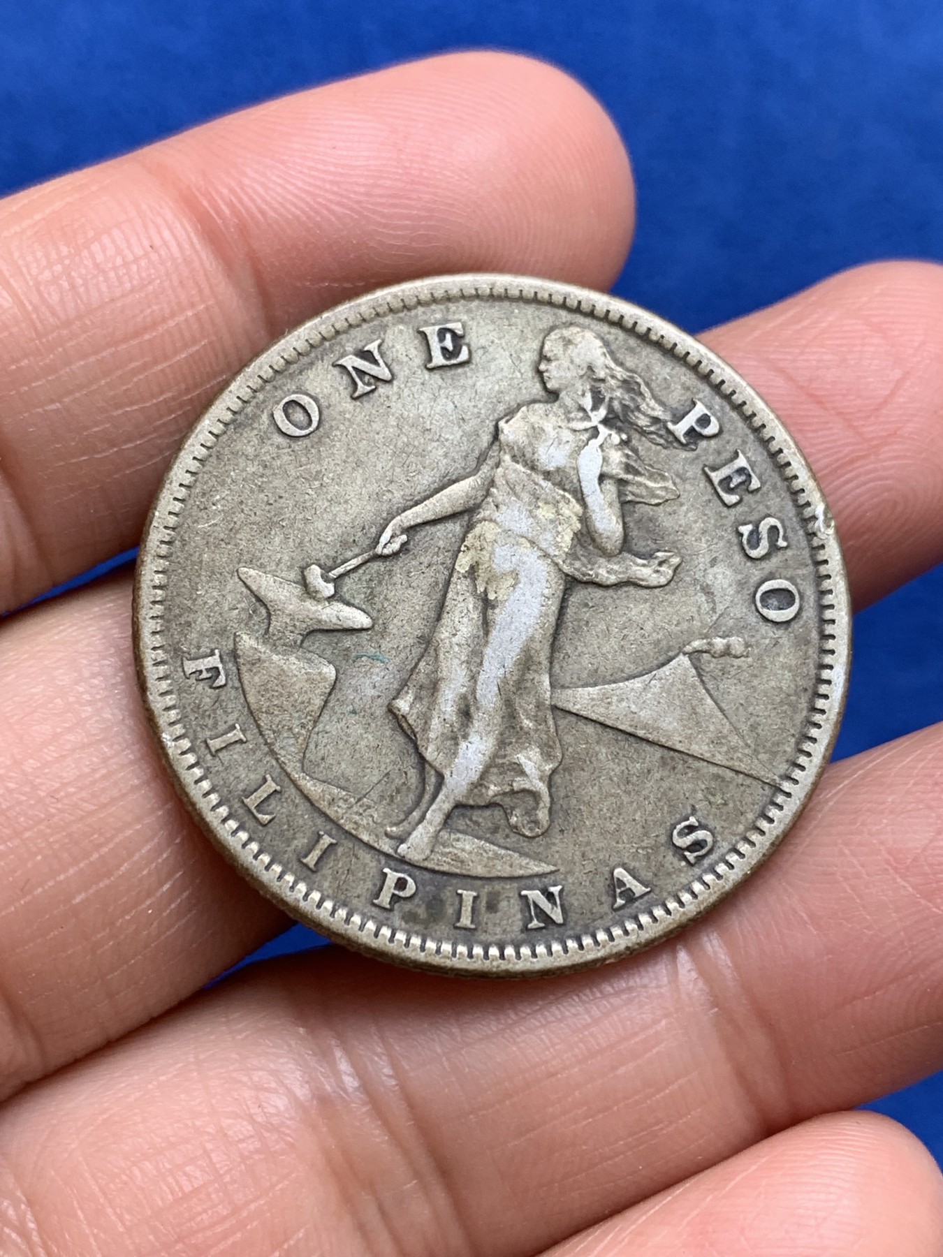 《竞宝斋》第244场-周日，周一 新年开场 (全场包邮) 美属菲律宾1907年1比索打铁女神银币，原味无洗，女神五官细节不错，徽细节还在。