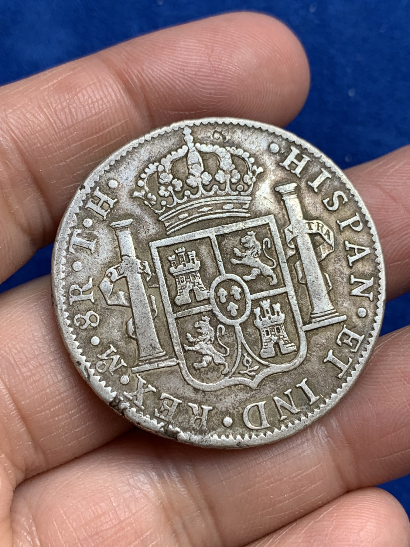 《竞宝斋》第244场-周日，周一 新年开场 (全场包邮) 西属墨西哥1807年卡四双柱8里亚尔银币，原味币面干净难得，细节见图