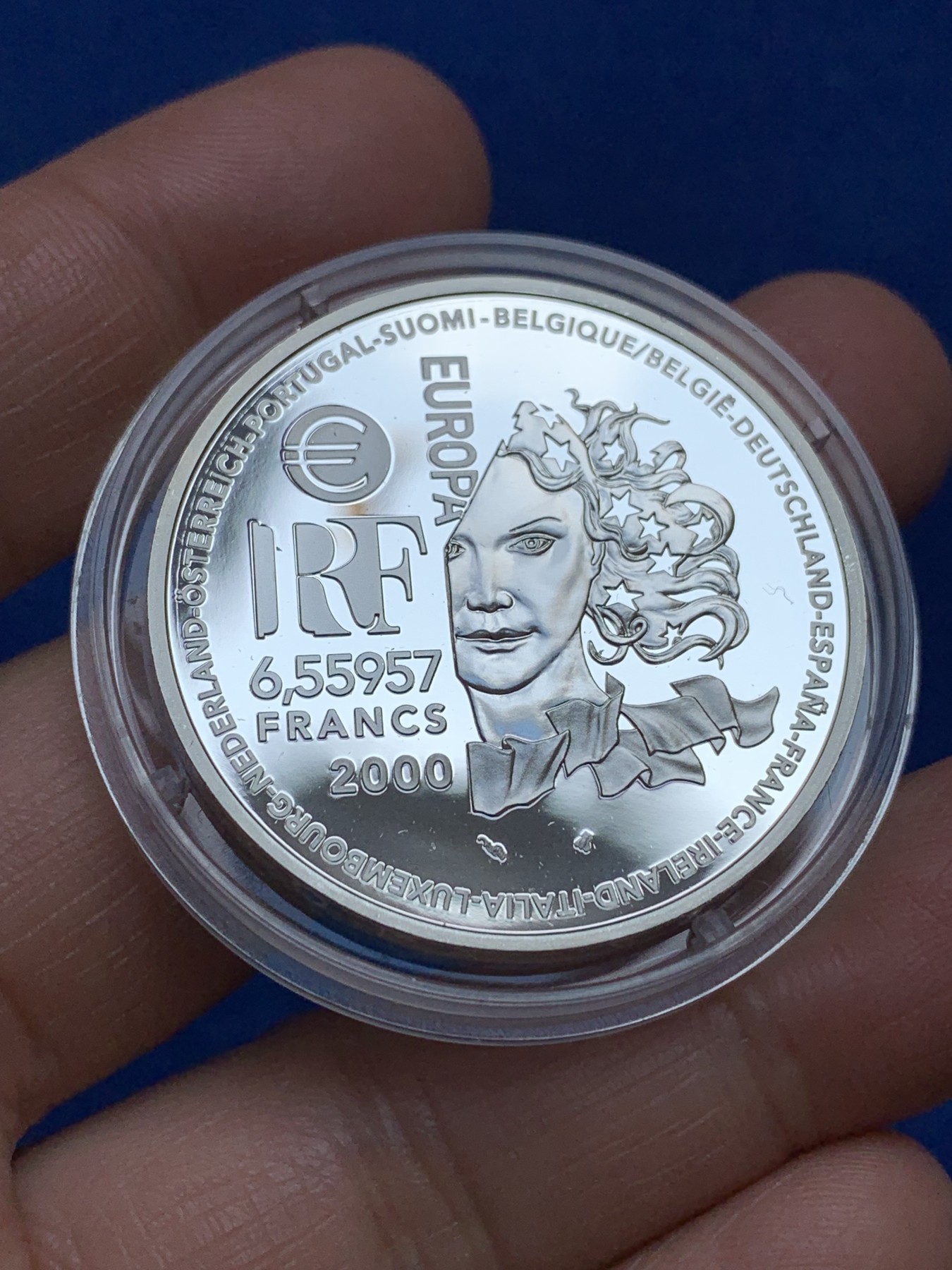 《竞宝斋》第244场-周日，周一 新年开场 (全场包邮) 2000年法国6.55957法郎精制银币 文艺复兴艺术主题 品相好币盒有划痕 22.2克 37mm