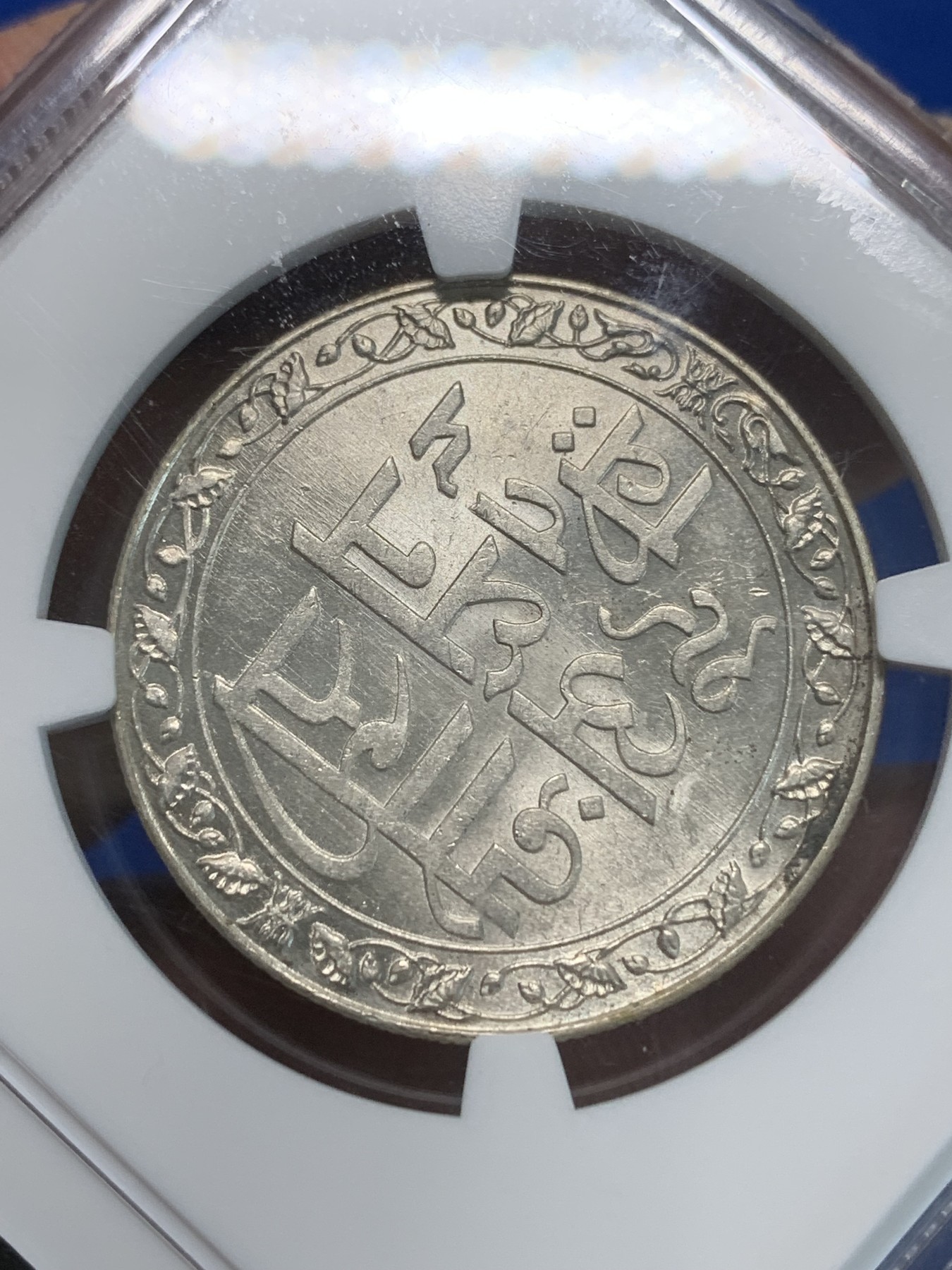 《竞宝斋》第244场-周日，周一 新年开场 (全场包邮) NGC MS63 印度 1928年 1卢比 银币 底板干净 转光明显