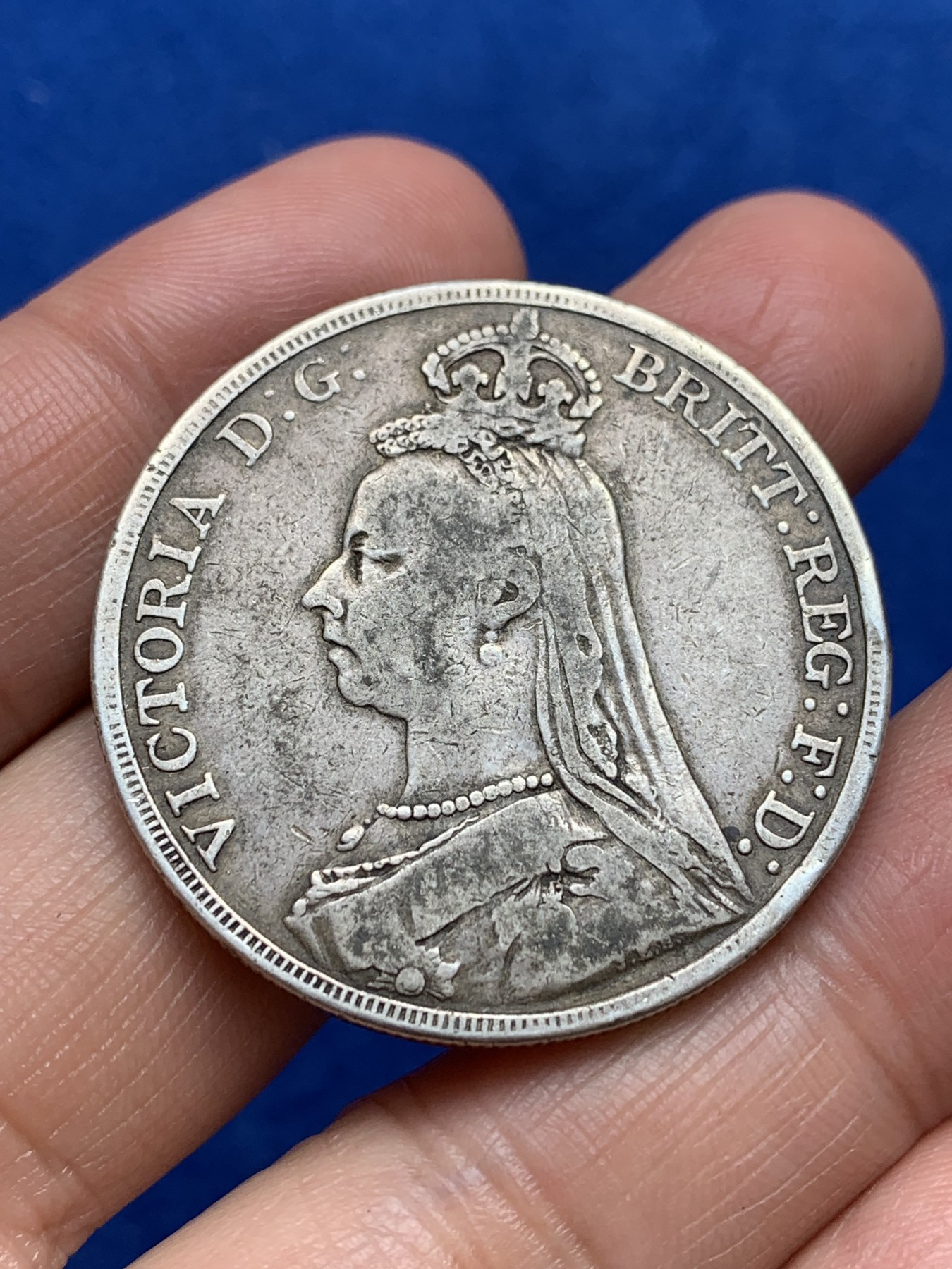 《竞宝斋》第244场-周日，周一 新年开场 (全场包邮) 英国1890年老维高冠马剑克朗原味大银币