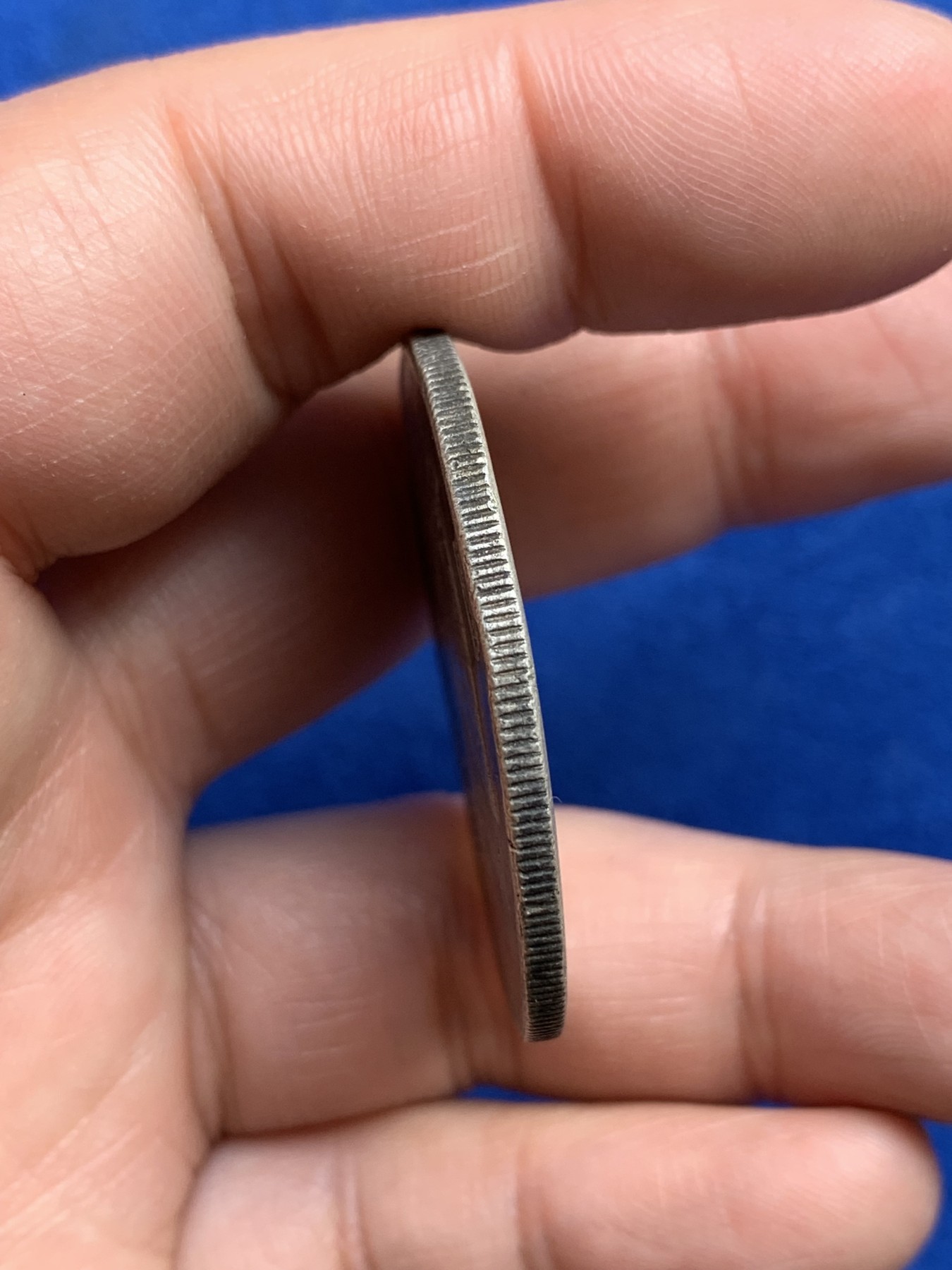 《竞宝斋》第244场-周日，周一 新年开场 (全场包邮) 中华民国二十三年孙中山像船洋壹圆 底板有腐蚀痕迹 细节见图