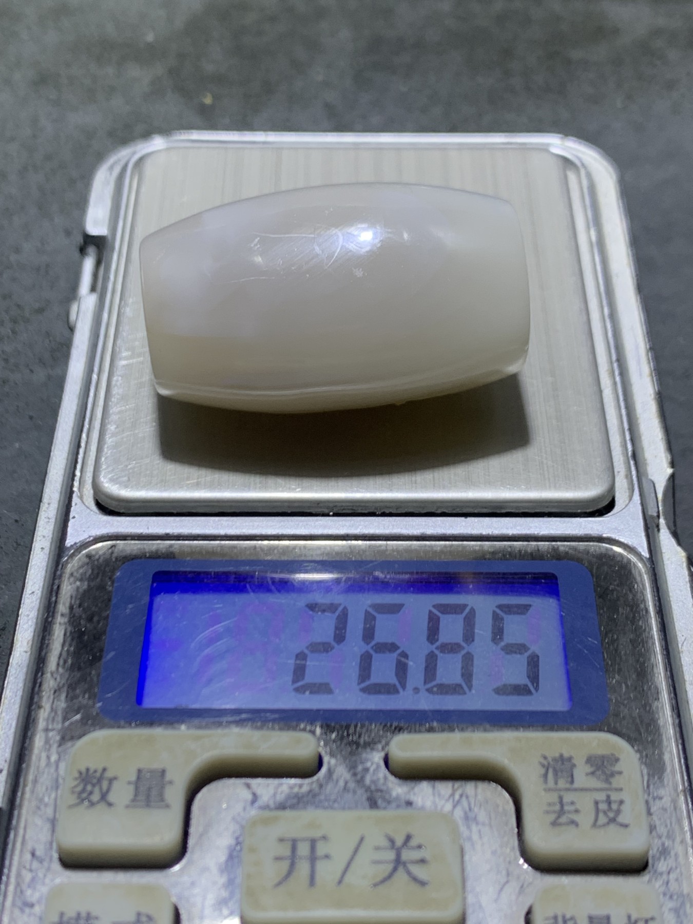 精美亚光高玉化千层纹巴西玛瑙手工雕刻鹦鹉大桶珠一个！