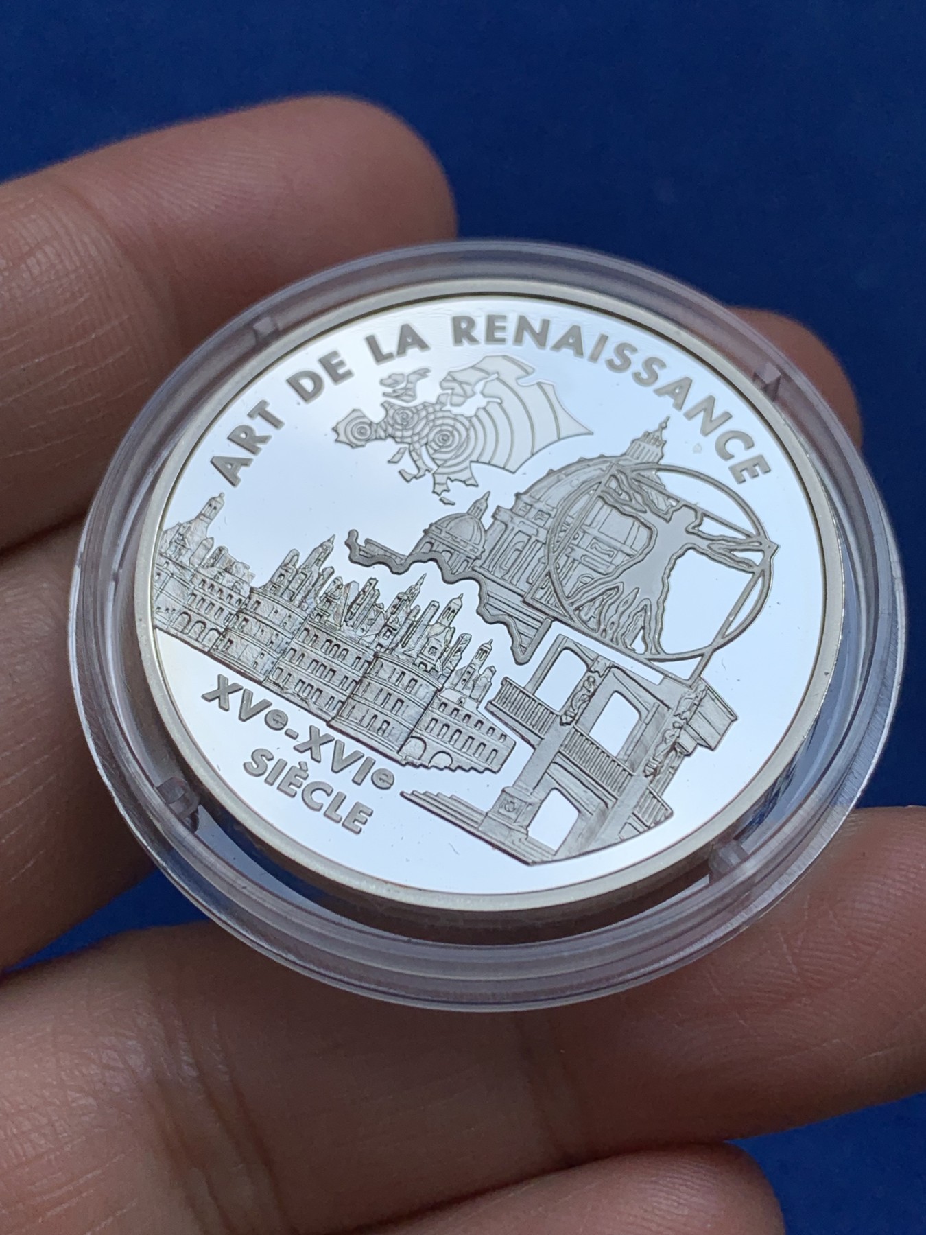 《竞宝斋》第244场-周日，周一 新年开场 (全场包邮) 2000年法国6.55957法郎精制银币 文艺复兴艺术主题 品相好币盒有划痕 22.2克 37mm