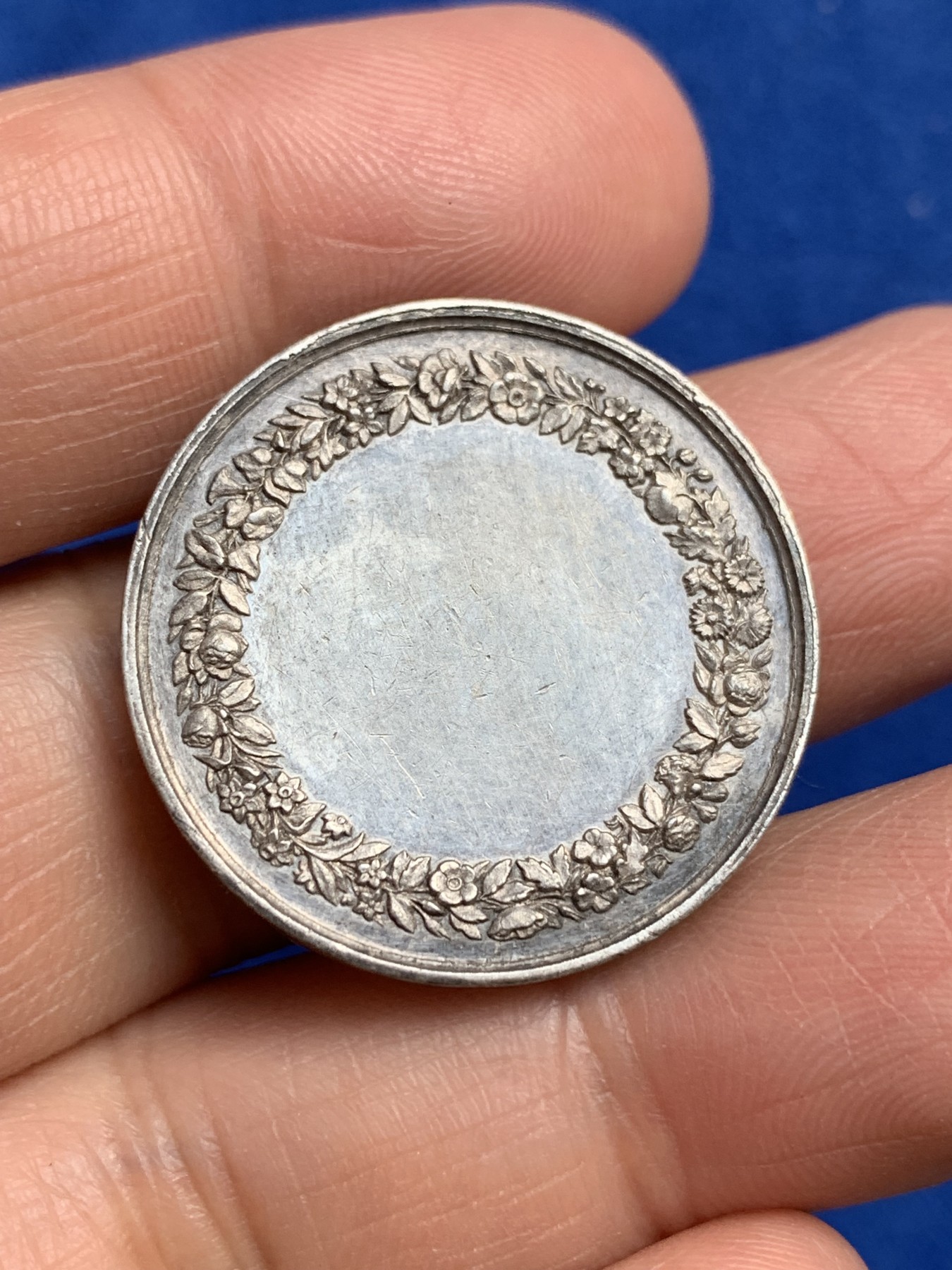 《竞宝斋》第244场-周日，周一 新年开场 (全场包邮) 法国1860-1879年结婚银章 Montagny.F经典款 未使用 38.3mm 11.4克 蜜蜂边铭银标