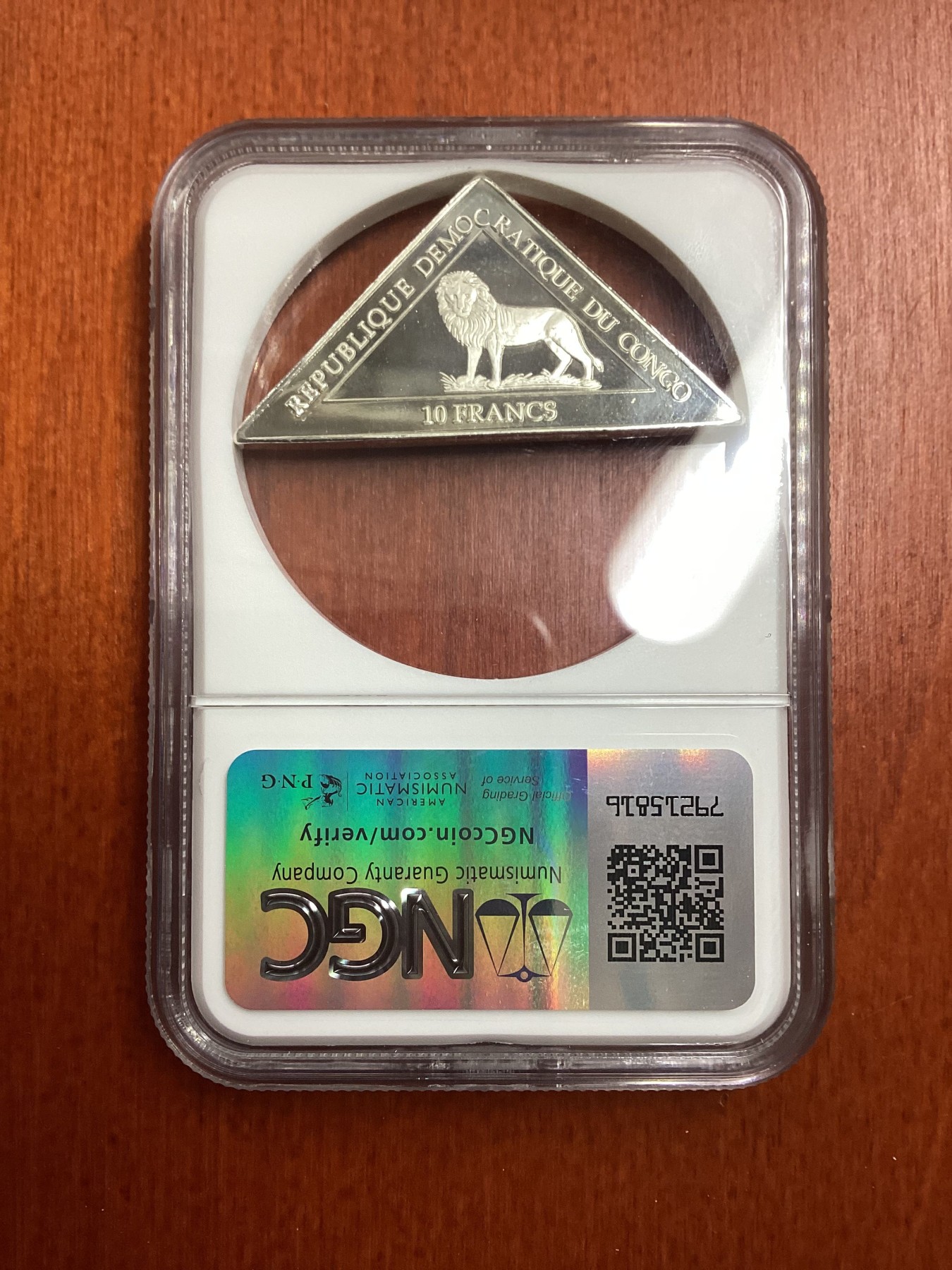 长老汇龙年精选第二场 2000 刚果动物保护系列攀爬的大猩猩10法郎精制三角形银币，NGC PF69UC，唯一冠军分