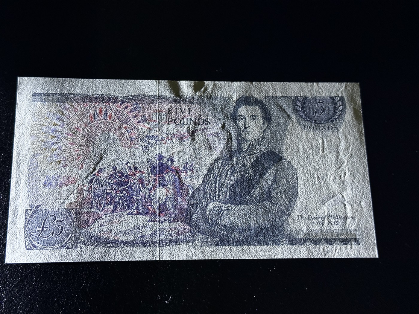 《外钞收藏家》第三百四十五期 英国D序列5镑 UNC-（尾13）