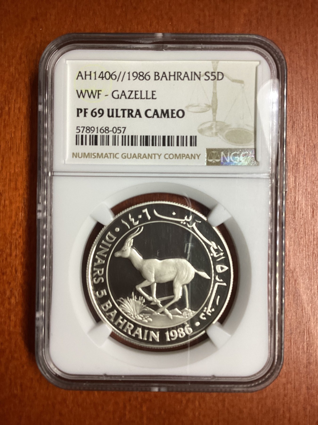 长老汇龙年精选第二场 AH1406//1986 巴林野生动物保护基金会瞪羚5第纳尔精制银币，NGC PF69UC