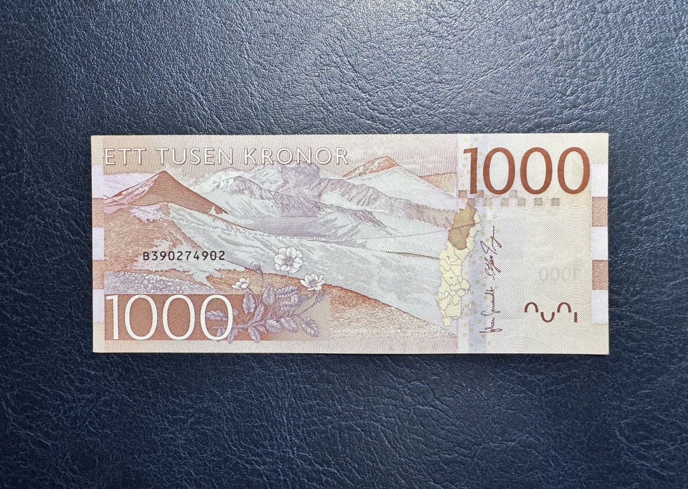收藏联盟Quantum Auction 第328期拍卖  瑞典2015年1000克朗 品相UNC 上边缘有拖墨 瑞典前外长 第二任联合国秘书长达格·哈马舍尔德