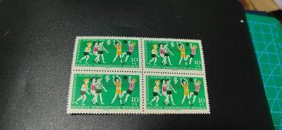 德国邮票，全部四方连 - 德国邮票四方连，1961年发行，第四届台尔曼少先队联欢会排球，品相如图