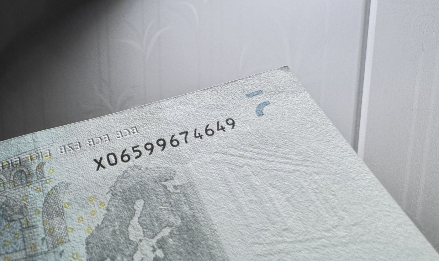 收藏联盟Quantum Auction 第328期拍卖  欧盟国家德国2002年5欧元两联体 品相UNC 角尖微瑕 稀少第一签名