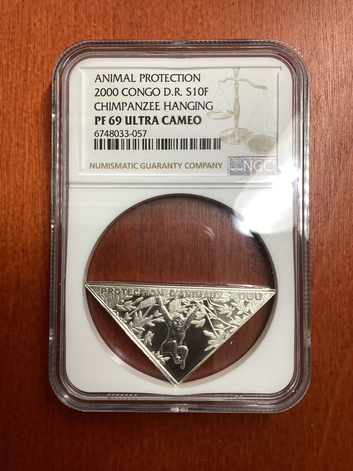 长老汇龙年精选第二场 2000 刚果动物保护系列攀爬的大猩猩10法郎精制三角形银币，NGC PF69UC，唯一冠军分