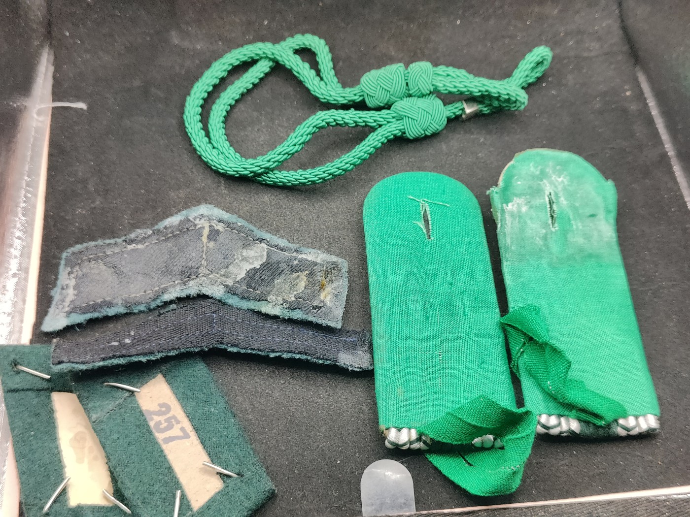 全场0元起拍 第137期 咸鱼国勋章拍卖专场 3月10日（周日）下午6：00开始 东德警察配件一套