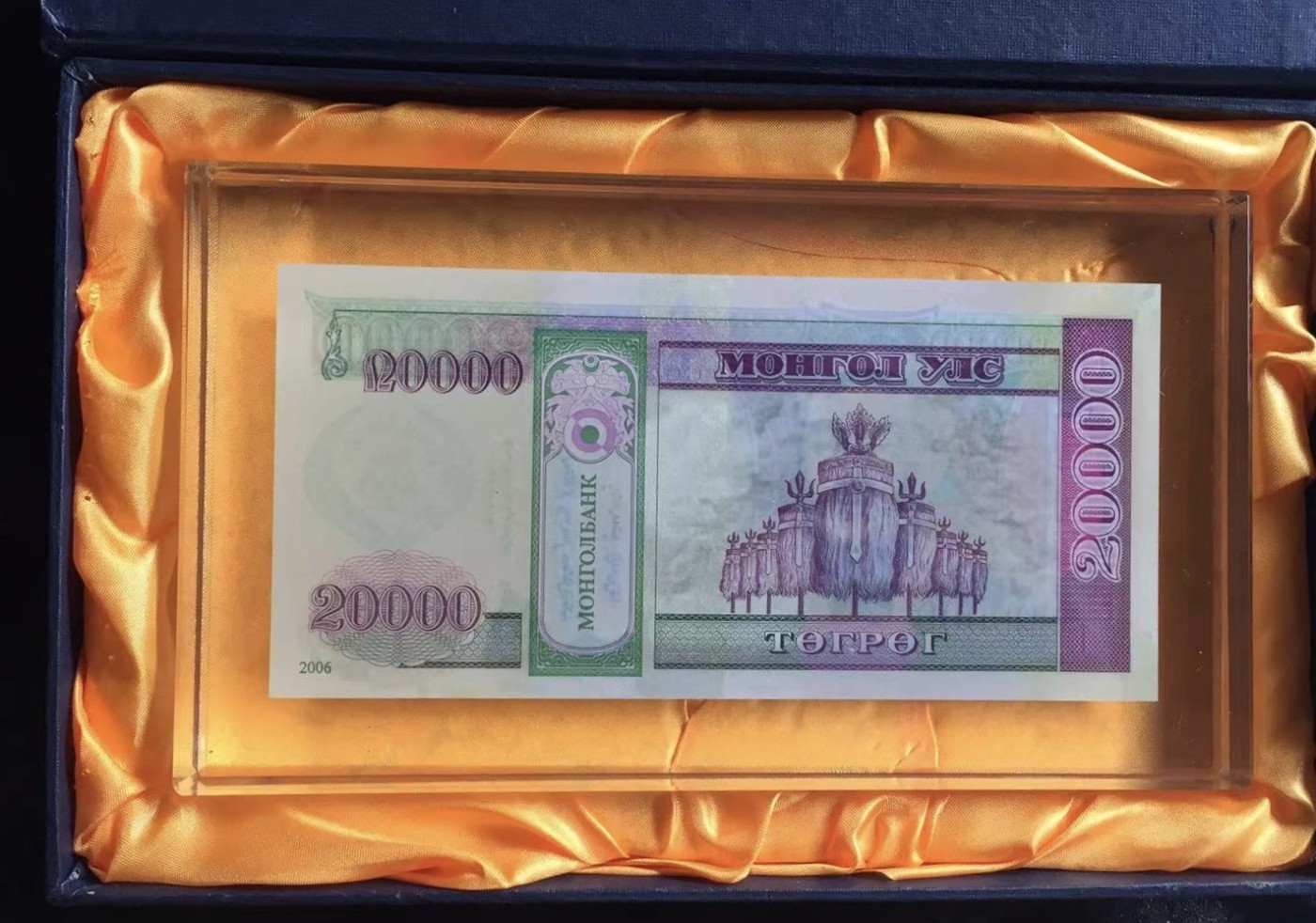 收藏联盟Quantum Auction 第328期拍卖  蒙古2006年20000图格利特帝国800周年纪念钞亚克力塑封 品相全新无瑕疵 限量发行1000枚 该枚为205号