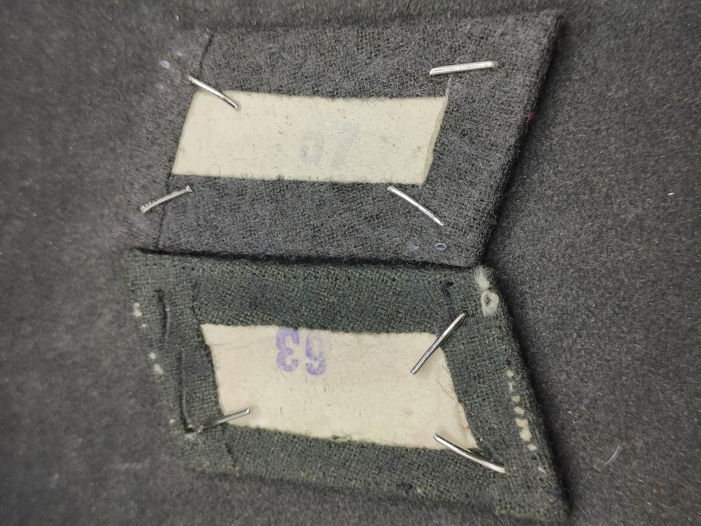 全场0元起拍 第137期 咸鱼国勋章拍卖专场 3月10日（周日）下午6：00开始 东德民防军官领章一对