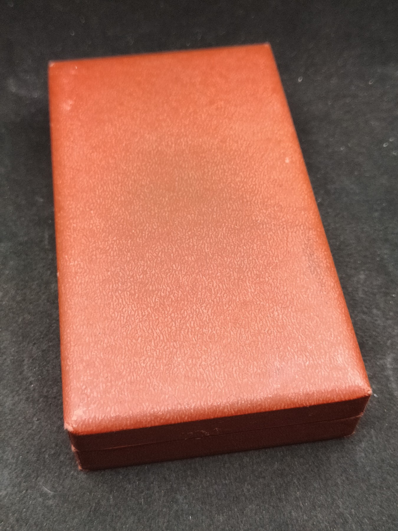 全场0元起拍 第137期 咸鱼国勋章拍卖专场 3月10日（周日）下午6：00开始 东德三级劳动旗帜勋章 盒+略