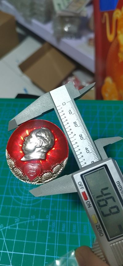 毛主席像章专场 🔥🔥🔥🔥毛主席像章，46.9毫米