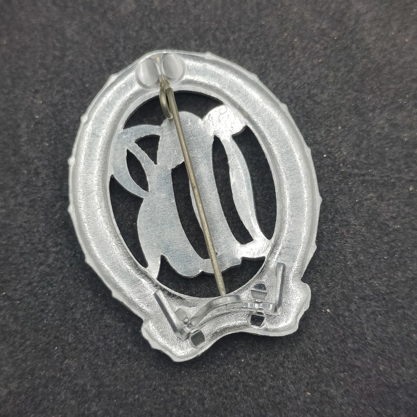 全场0元起拍 第137期 咸鱼国勋章拍卖专场 3月10日（周日）下午6：00开始 东德体能章 银级