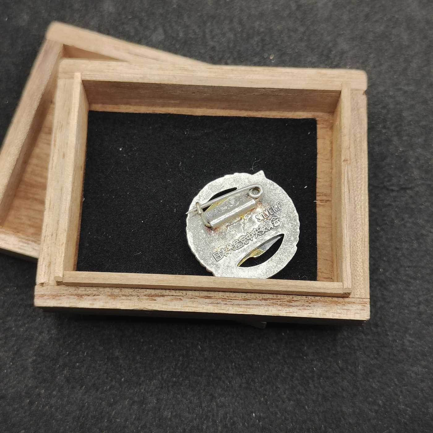 全场0元起拍 第137期 咸鱼国勋章拍卖专场 3月10日（周日）下午6：00开始 日本共产党 永年党员章