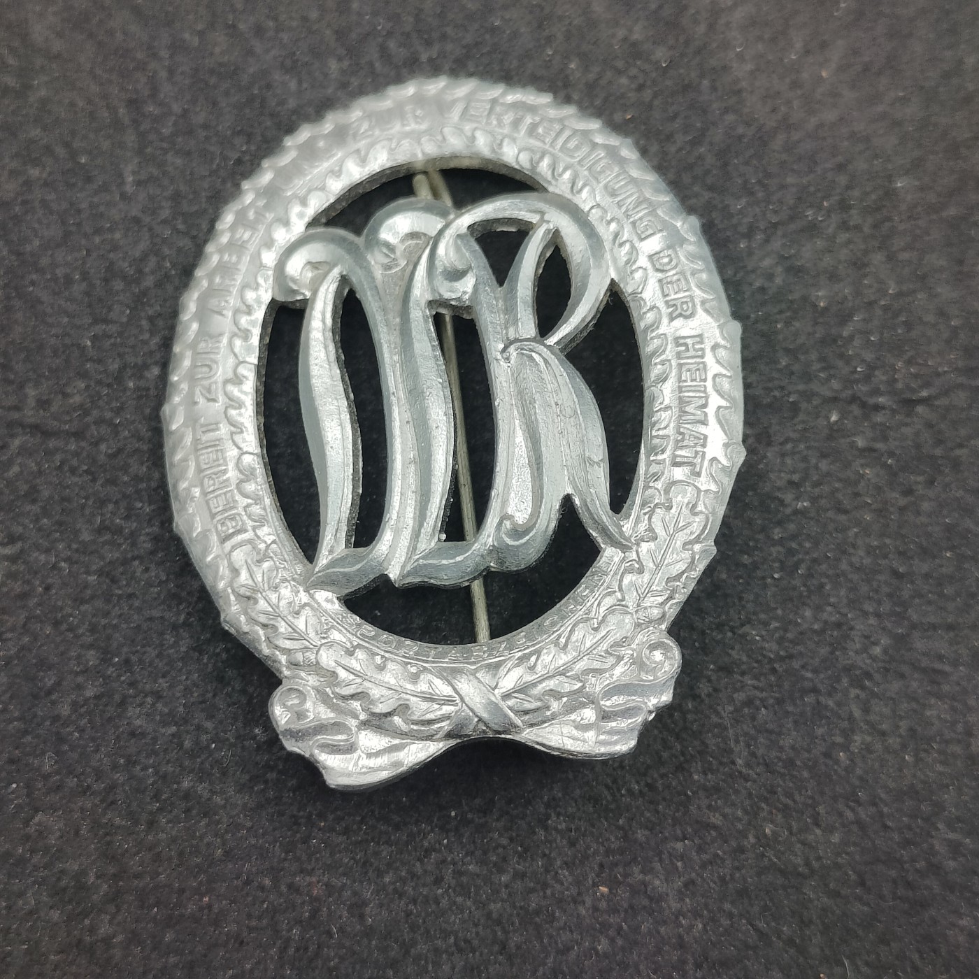 全场0元起拍 第137期 咸鱼国勋章拍卖专场 3月10日（周日）下午6：00开始 东德体能章 银级