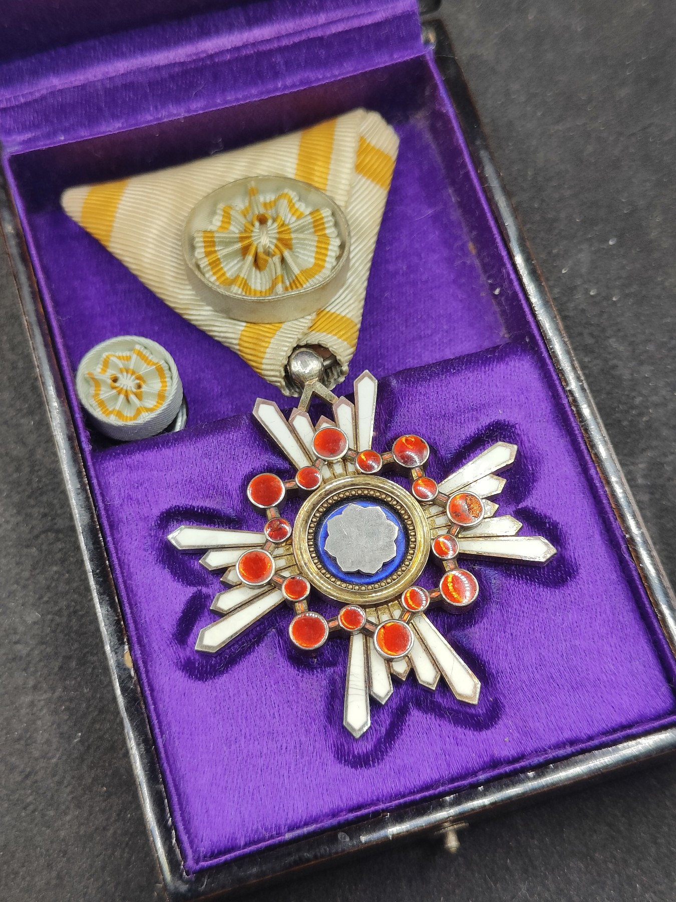 全场0元起拍 第137期 咸鱼国勋章拍卖专场 3月10日（周日）下午6：00开始 日本明治时期 四等瑞宝章银制带盒略