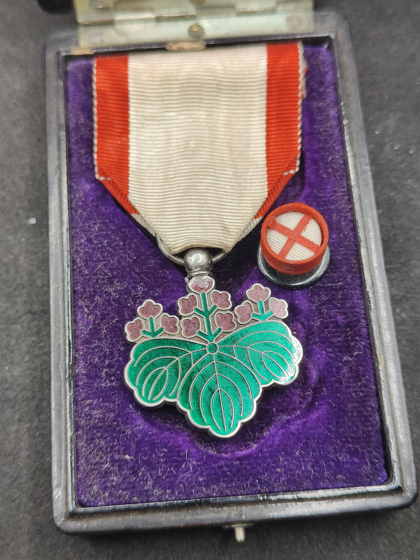 全场0元起拍 第137期 咸鱼国勋章拍卖专场 3月10日（周日）下午6：00开始 日本战时双面青叶章银制带盒略