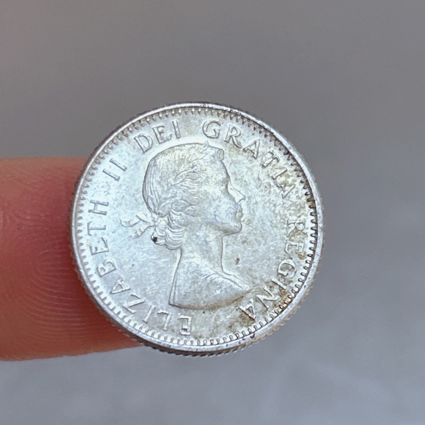 第一海外回流一元起拍收藏 银币专场 第70期 1959年加拿大联邦伊丽莎白二世少女版10分小银币 2.3g