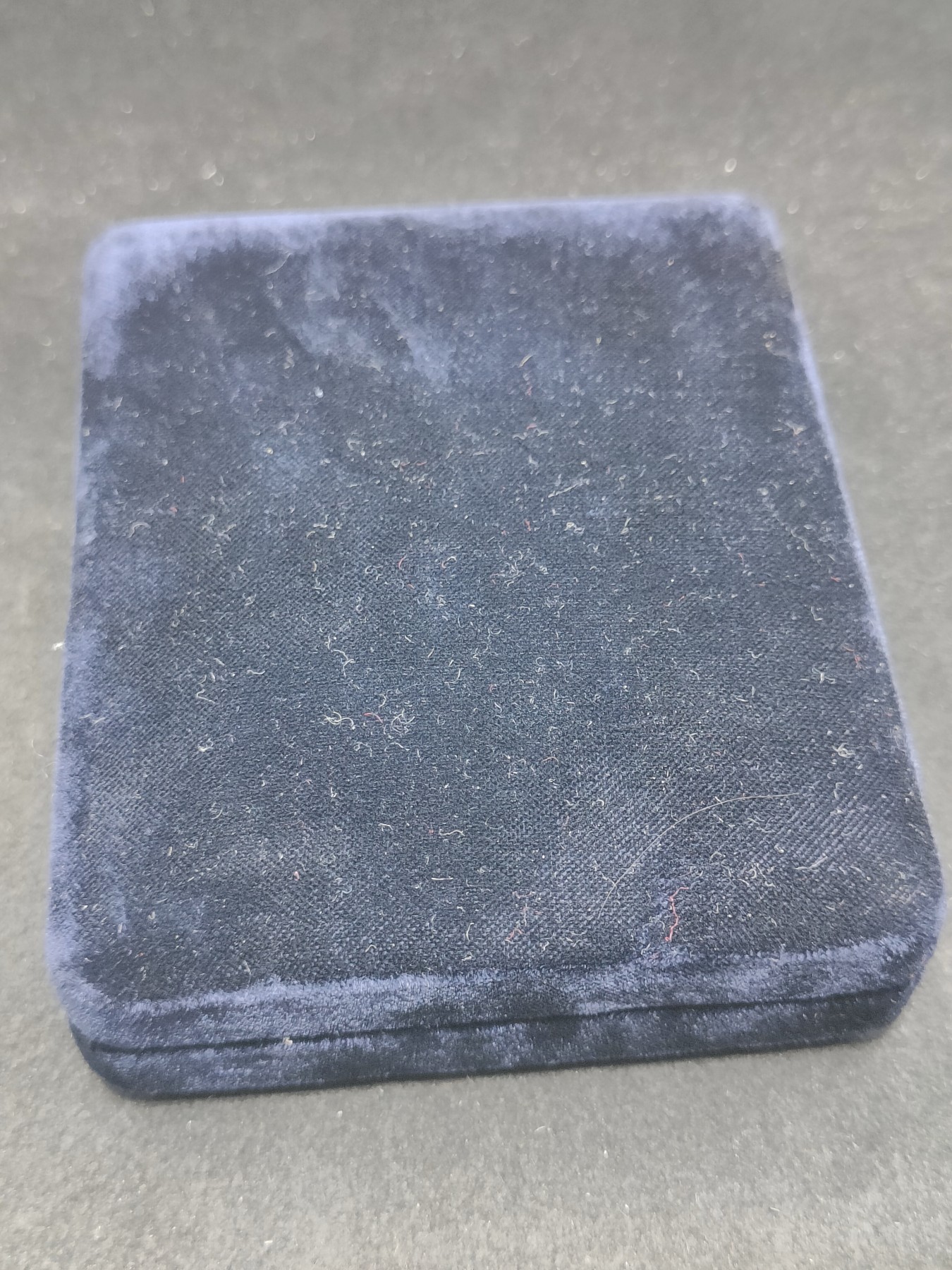 全场0元起拍 第137期 咸鱼国勋章拍卖专场 3月10日（周日）下午6：00开始 朝总联版烫金国徽盒 朝鲜建国纪念章带盒略