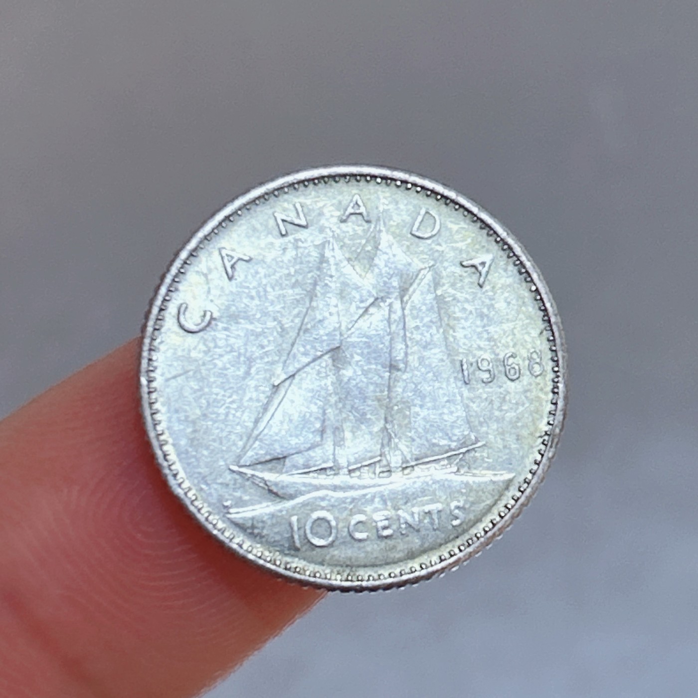 第一海外回流一元起拍收藏 银币专场 第70期 1968年加拿大联邦伊丽莎白二世少女版10分小银币 2.3g