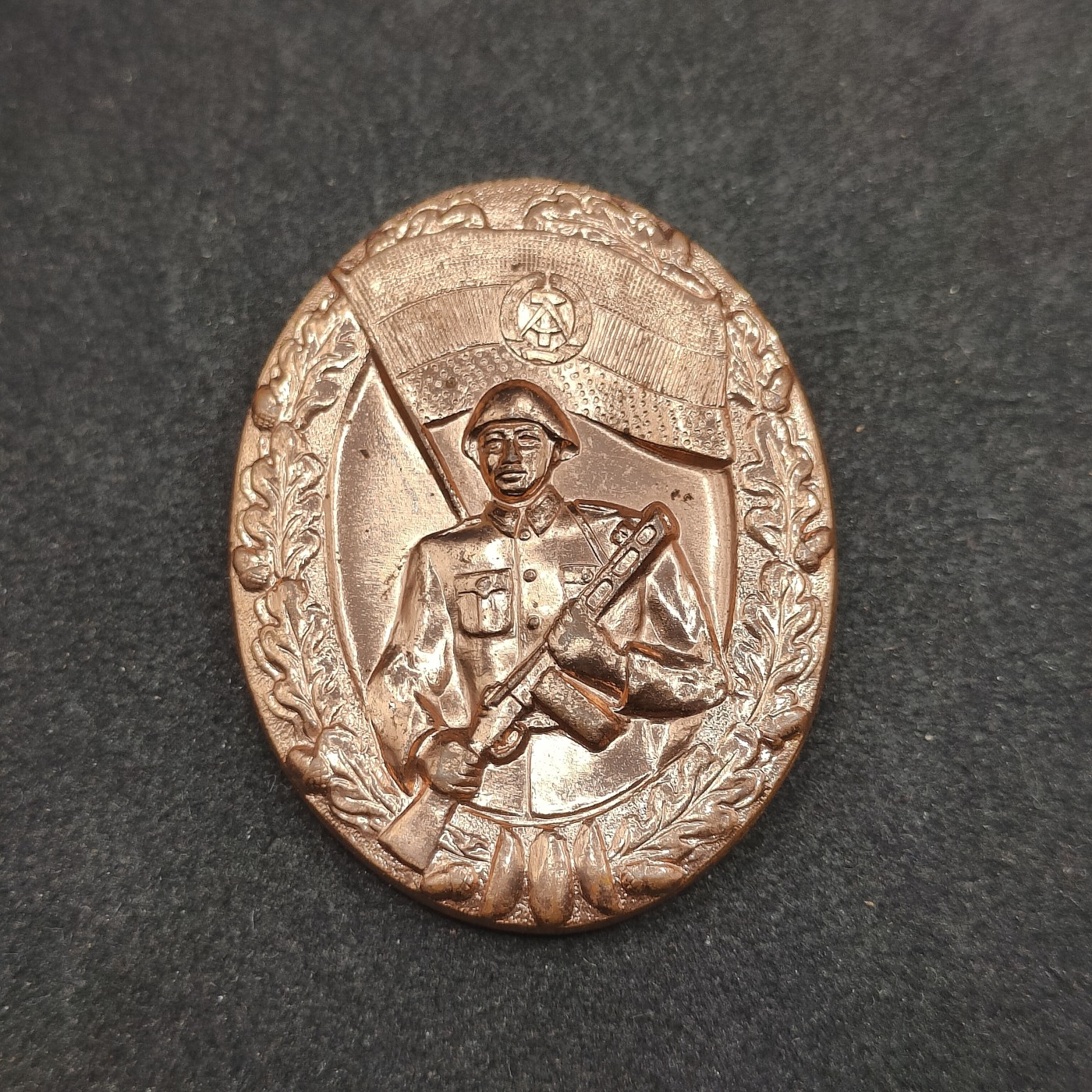 全场0元起拍 第137期 咸鱼国勋章拍卖专场 3月10日（周日）下午6：00开始 东德优秀人民军证章