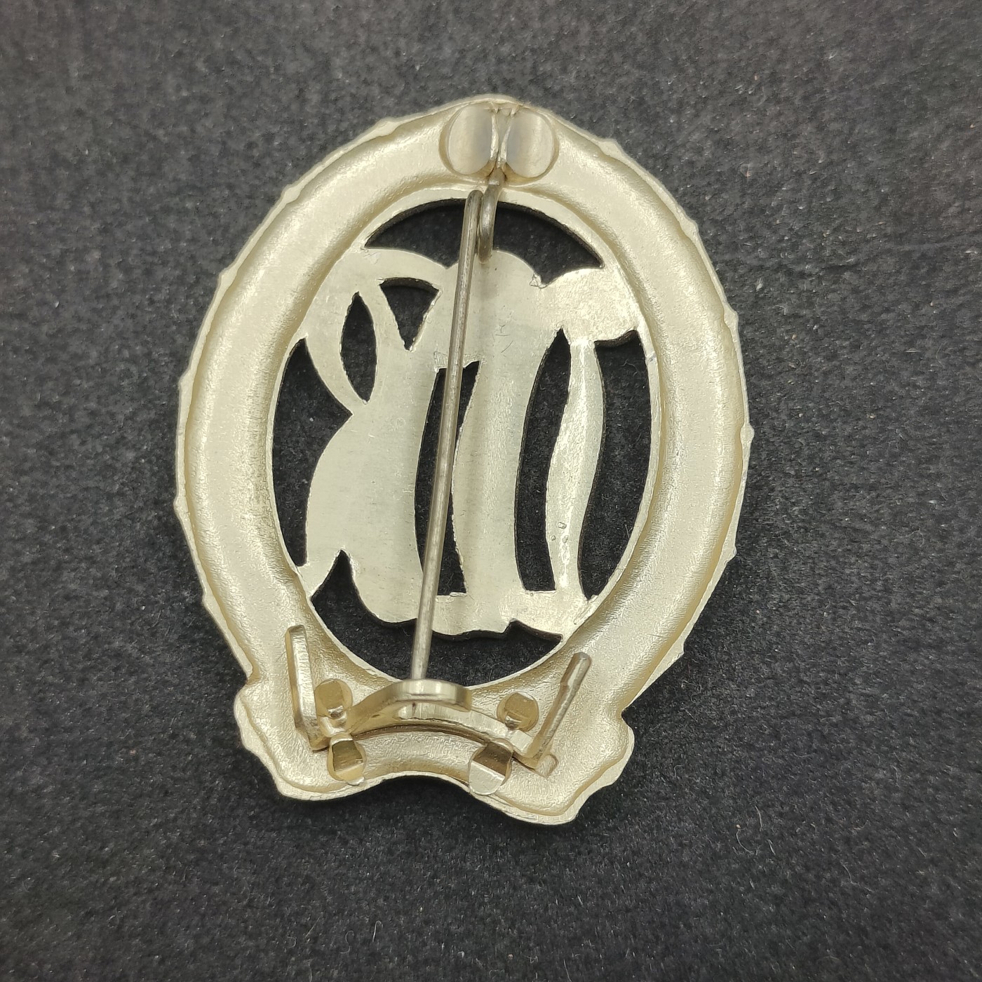 全场0元起拍 第137期 咸鱼国勋章拍卖专场 3月10日（周日）下午6：00开始 东德体能章 金级