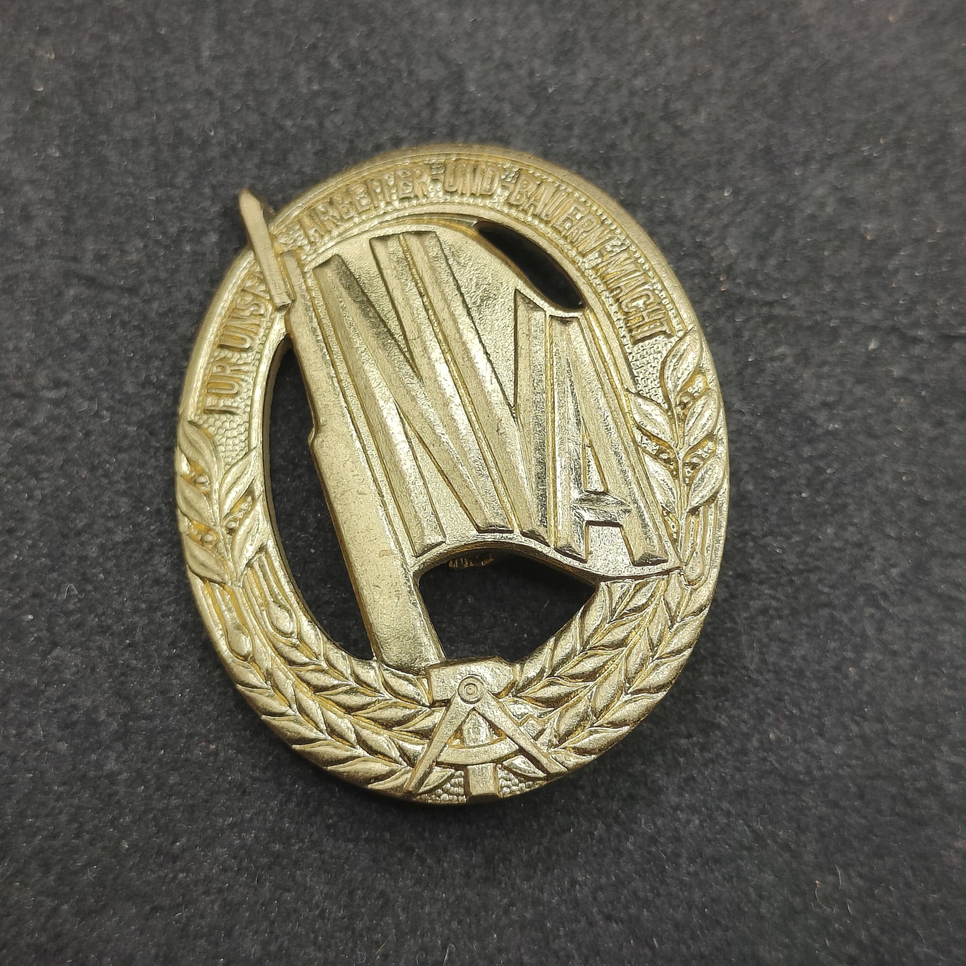 全场0元起拍 第137期 咸鱼国勋章拍卖专场 3月10日（周日）下午6：00开始 东德人民军体能章