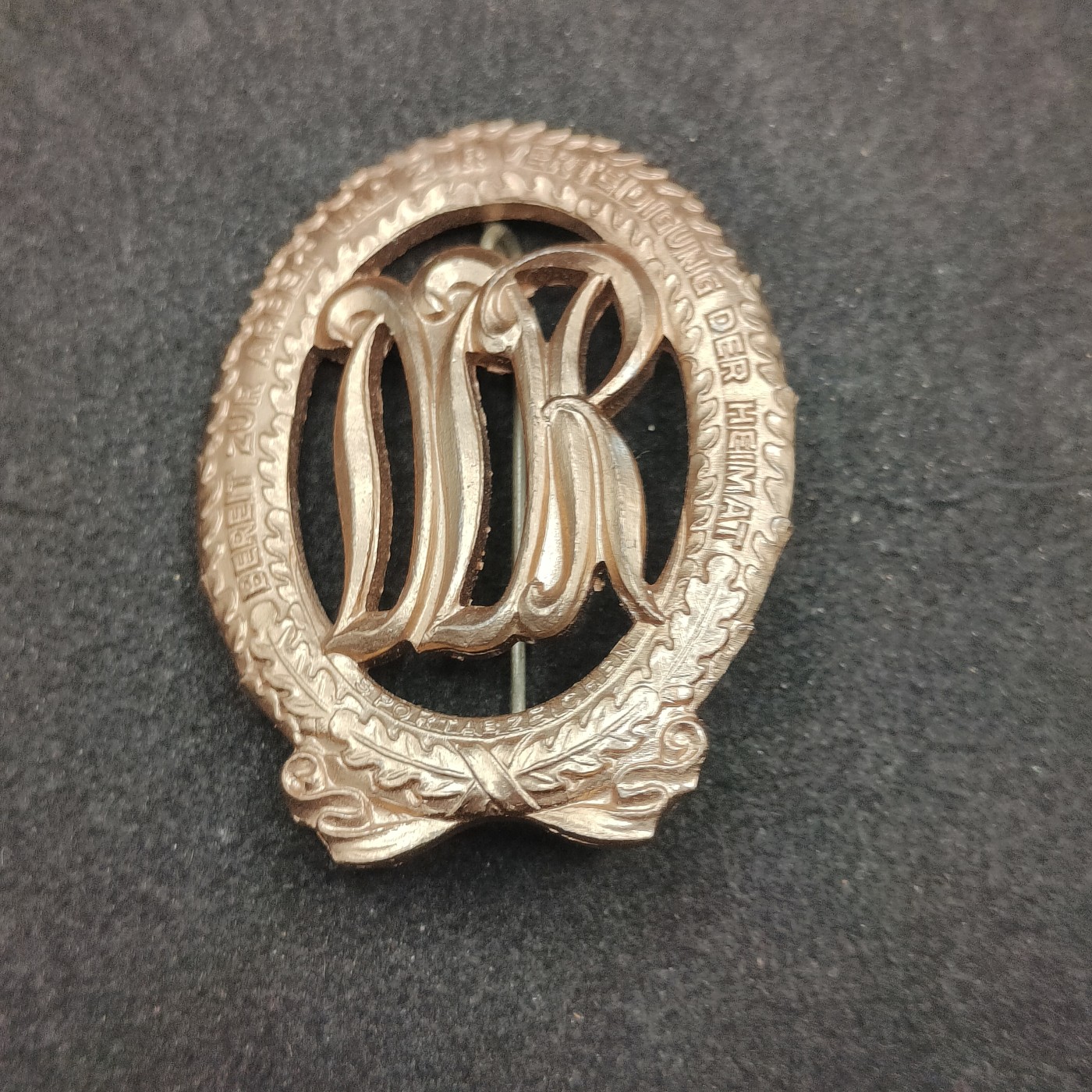 全场0元起拍 第137期 咸鱼国勋章拍卖专场 3月10日（周日）下午6：00开始 东德体能章 铜极