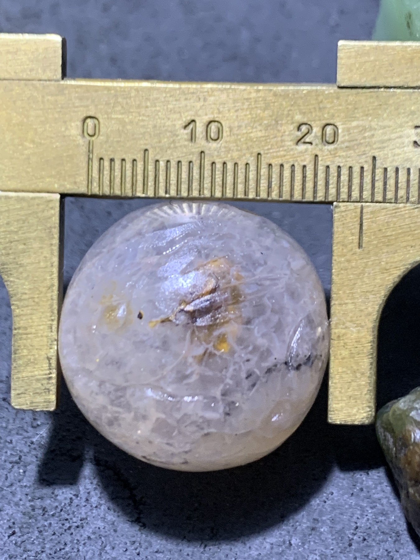 精美冰飘糖心料战国红玛瑙手工雕刻玉兔珠一个，