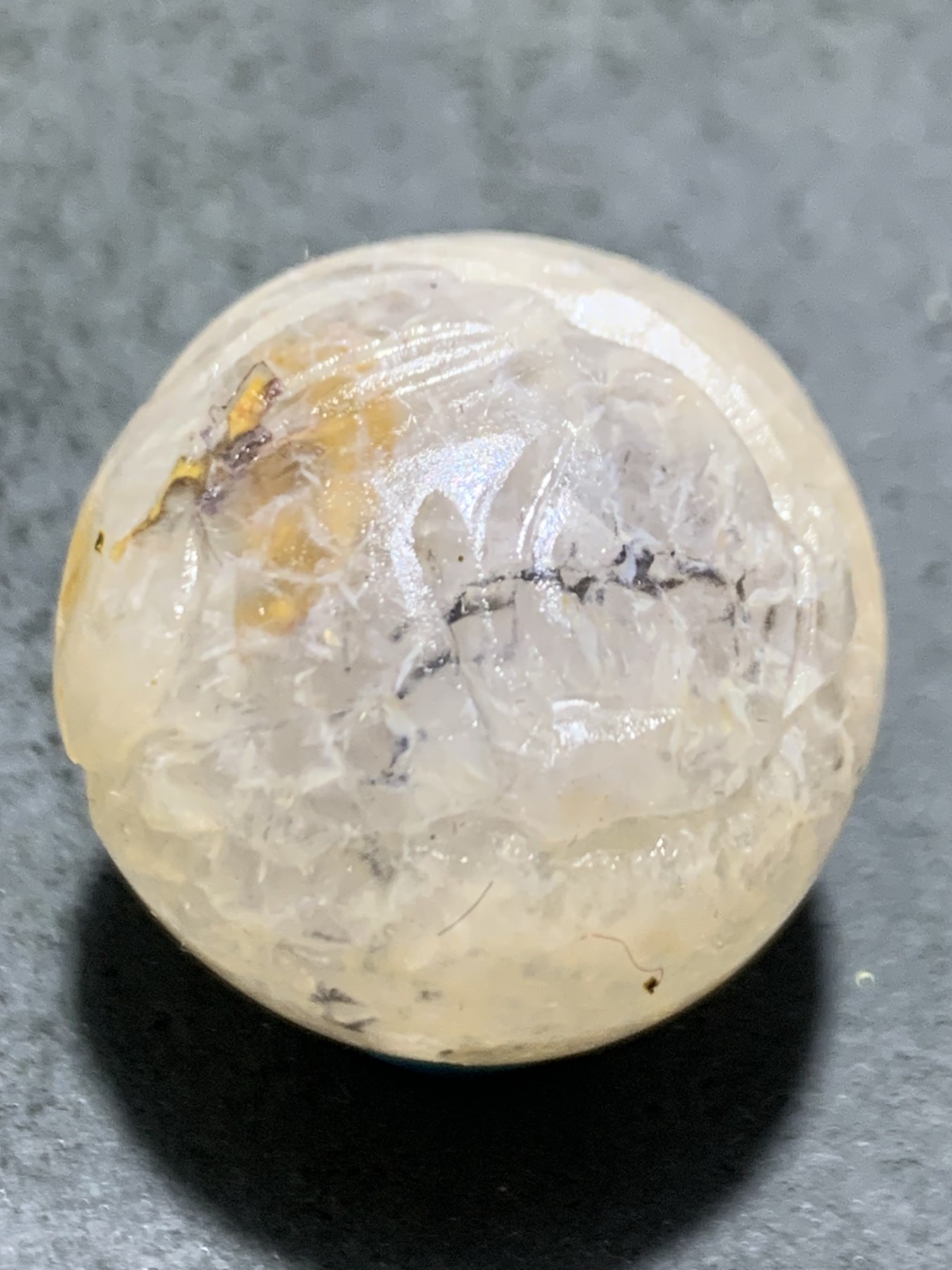 精美冰飘糖心料战国红玛瑙手工雕刻玉兔珠一个，