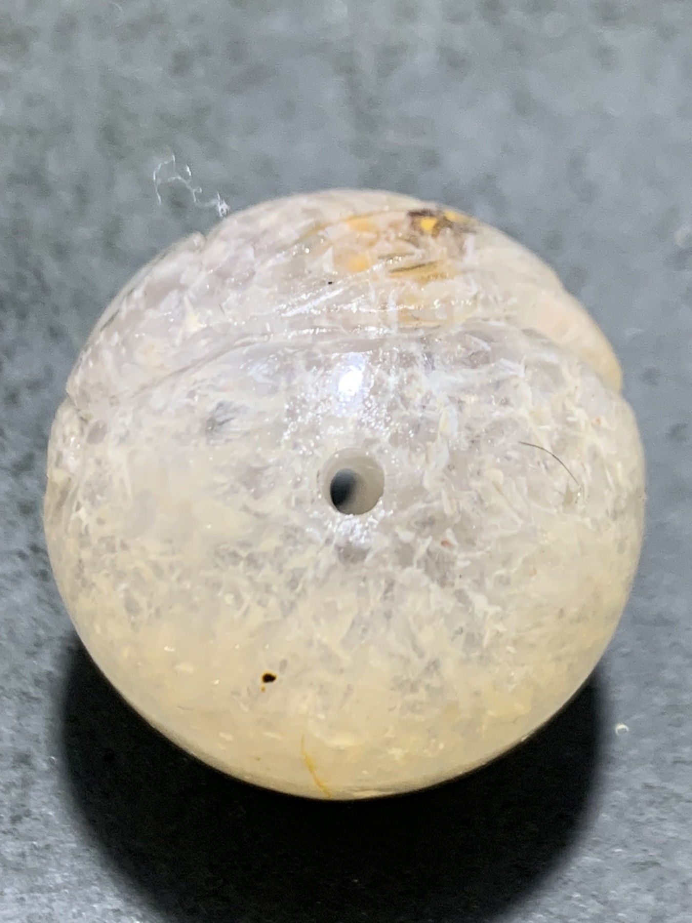 精美冰飘糖心料战国红玛瑙手工雕刻玉兔珠一个，