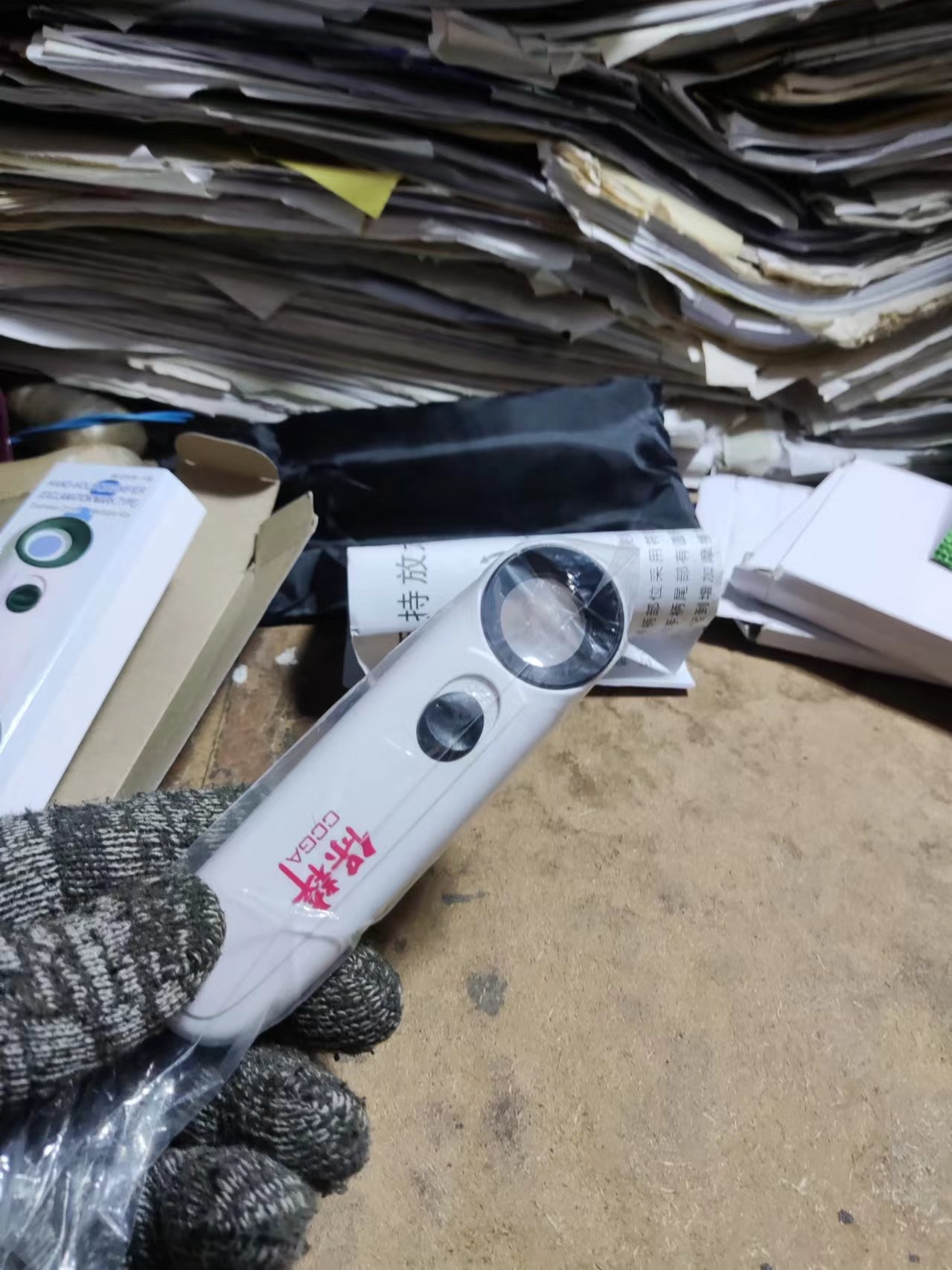 手持放大镜带LED灯（9品左右）