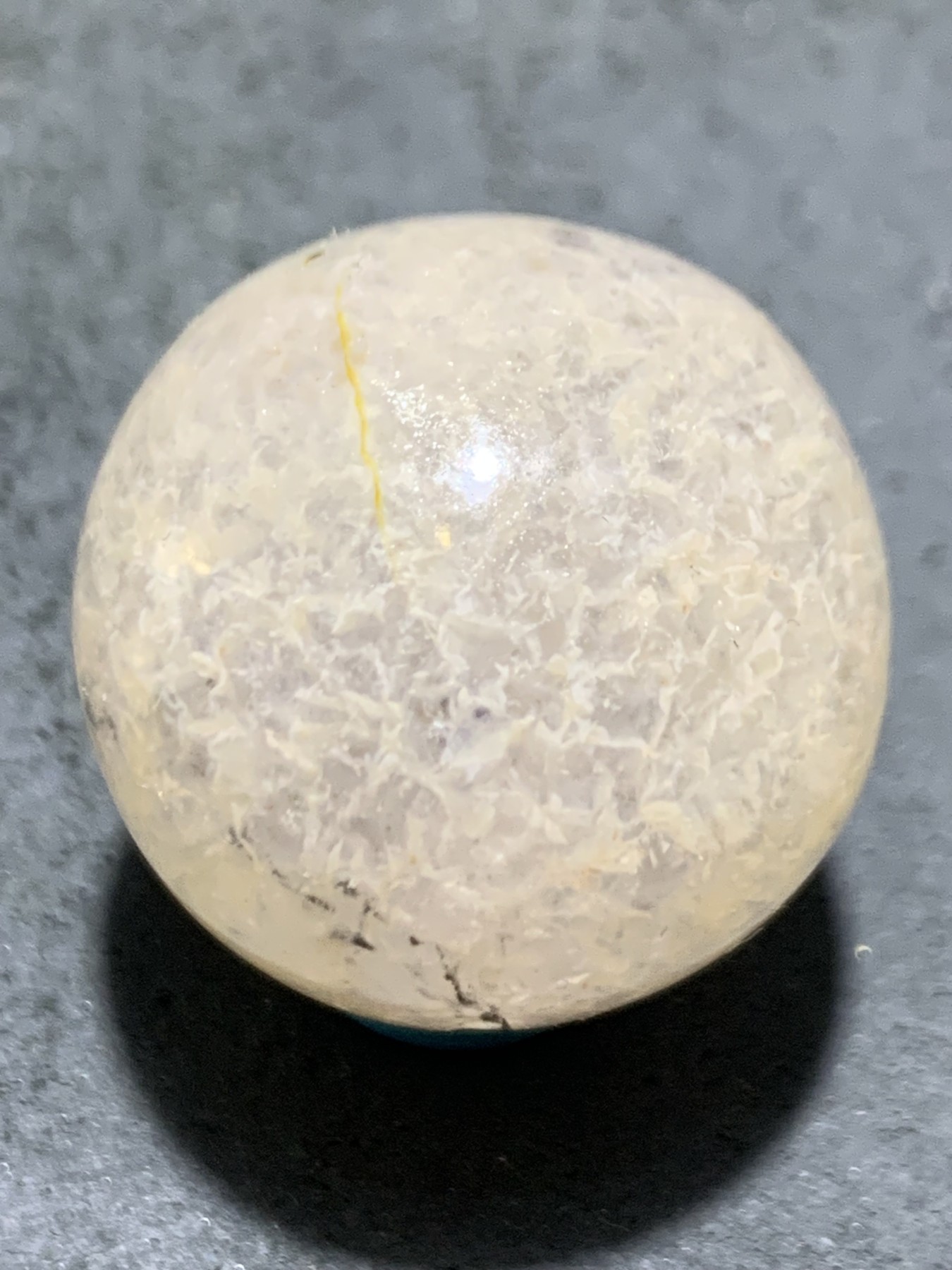 精美冰飘糖心料战国红玛瑙手工雕刻玉兔珠一个，