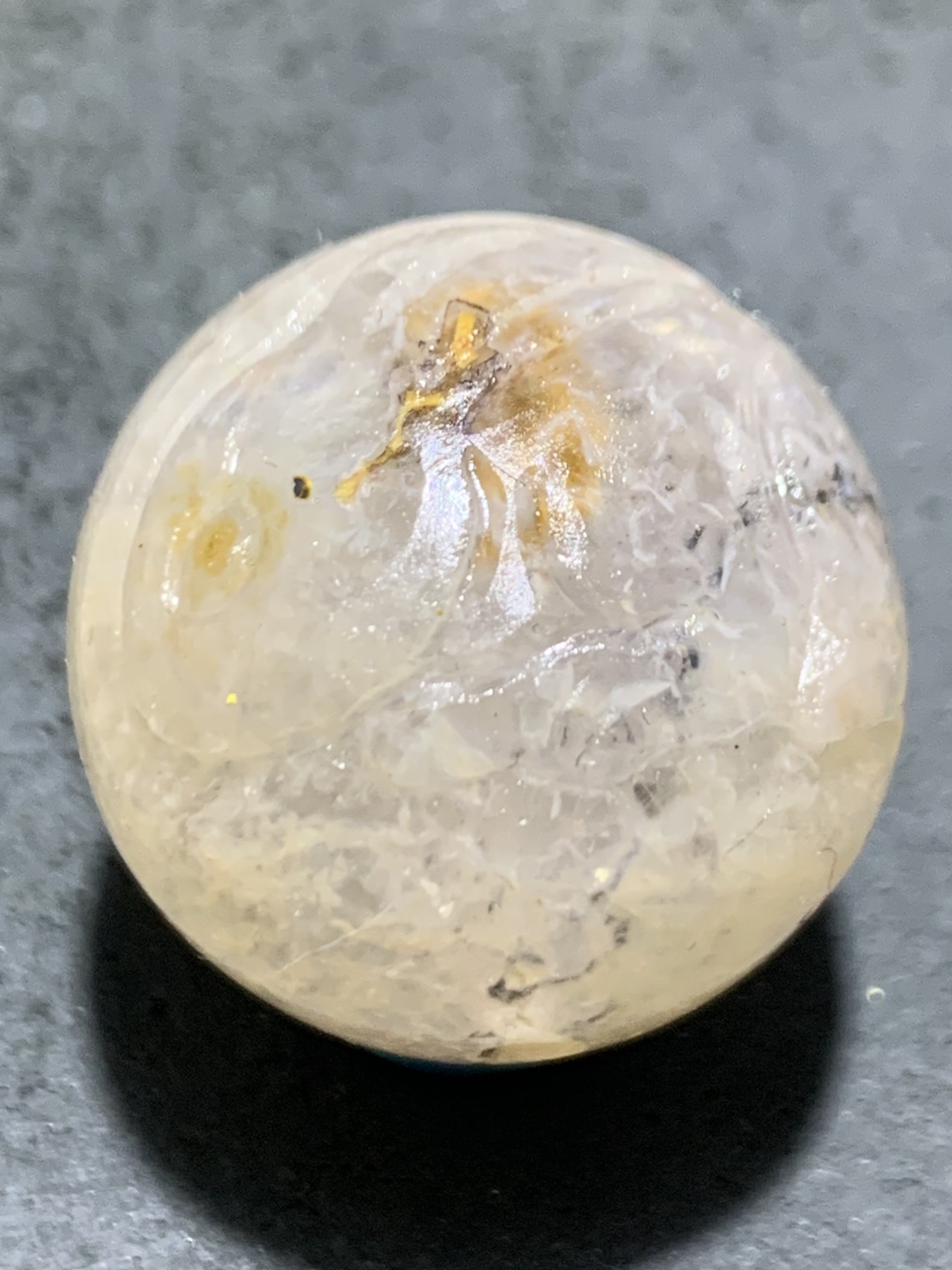 精美冰飘糖心料战国红玛瑙手工雕刻玉兔珠一个，