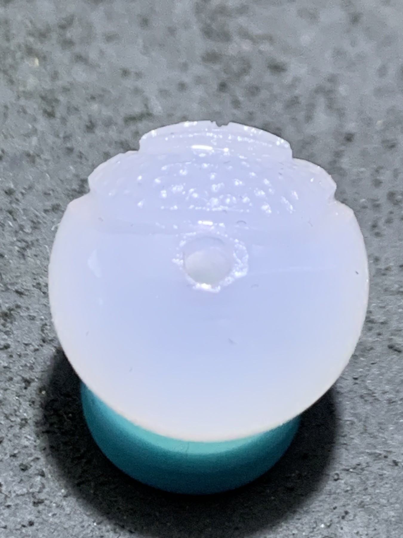 精美高玉化飘红亚光海洋玉髓手工俏色巧雕无相佛珠子一个！