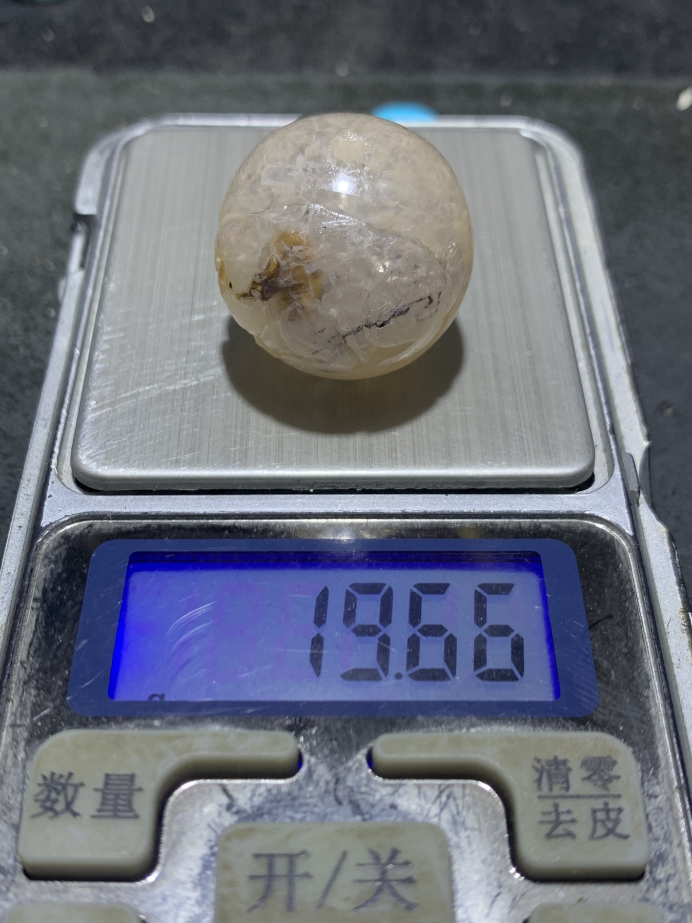 精美冰飘糖心料战国红玛瑙手工雕刻玉兔珠一个，