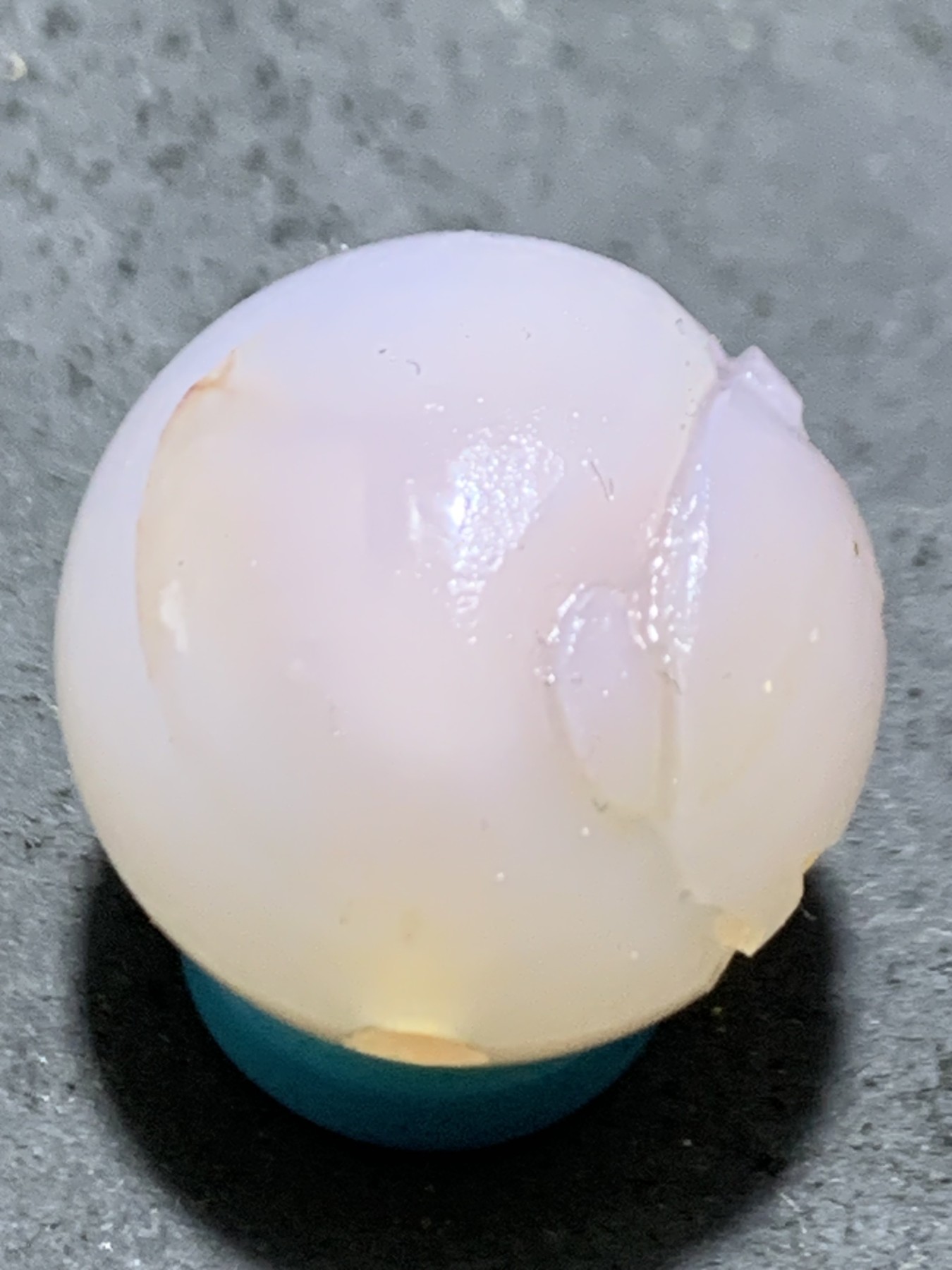 精美高玉化亚光冰粉海洋玉髓手工俏色巧雕玉兔（兔飞猛进）随形圆珠一个！