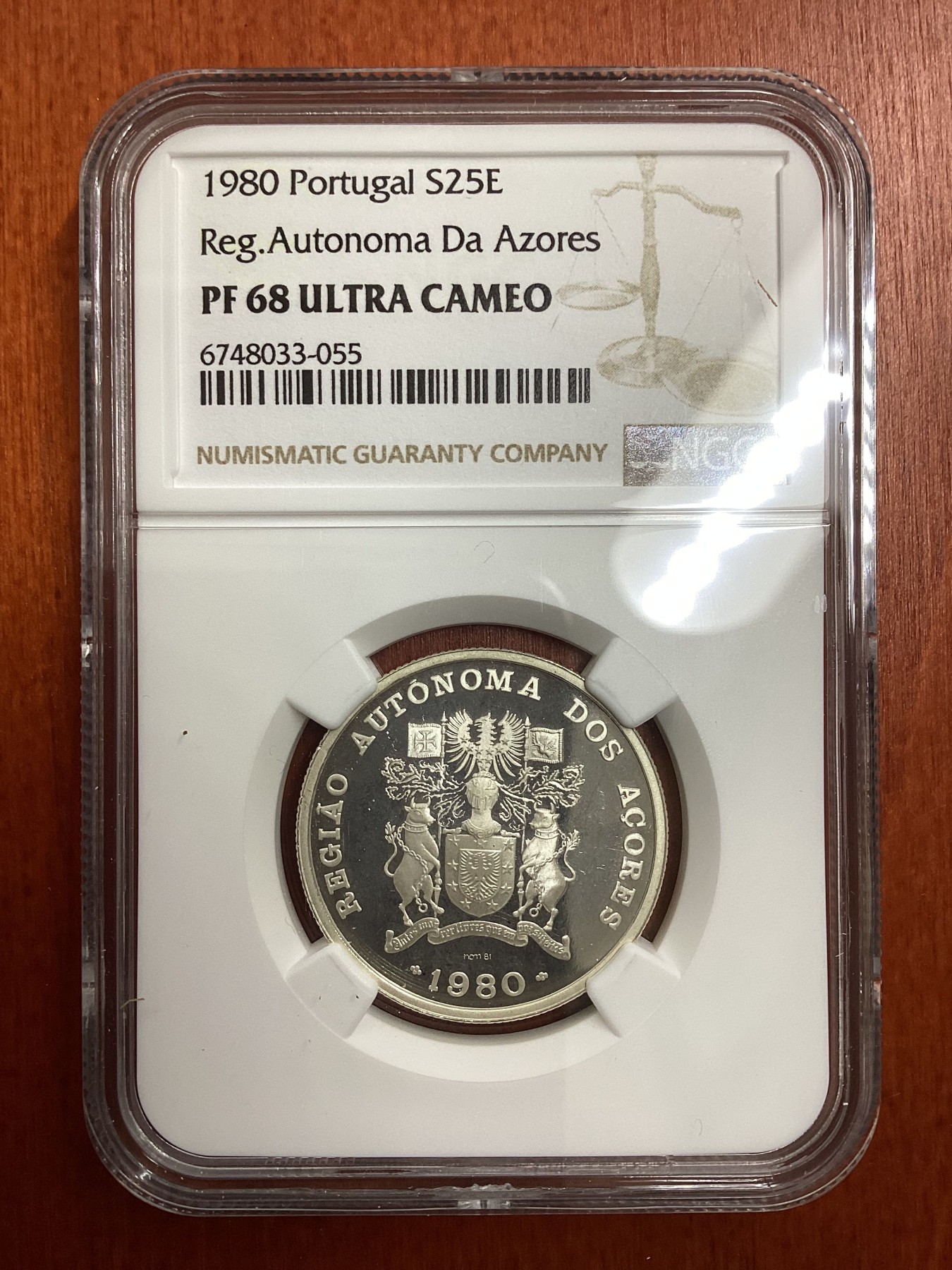 长老汇龙年精选第二场 1980 葡属亚述尔25埃斯库多斯精制银币，NGC PF68UC，三枚冠军分之一，发行量12000枚