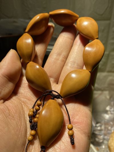苏工核雕放漏价，纯手工 - 福利苏工核雕，梅林大核手工打磨，素串，润，亮，型好，与众不同，价格给力，尺寸1。95x3.3左右喜欢的来