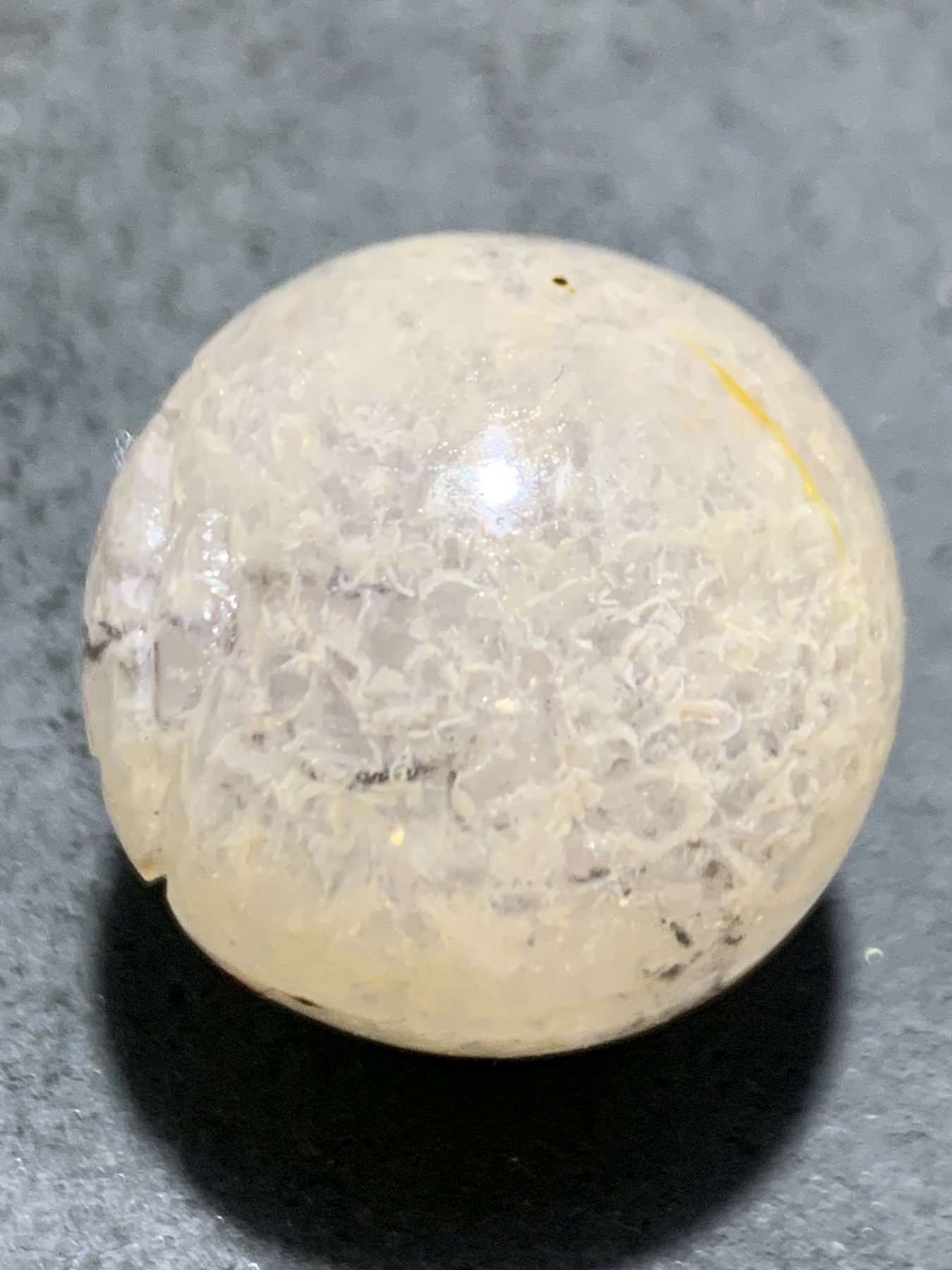 精美冰飘糖心料战国红玛瑙手工雕刻玉兔珠一个，