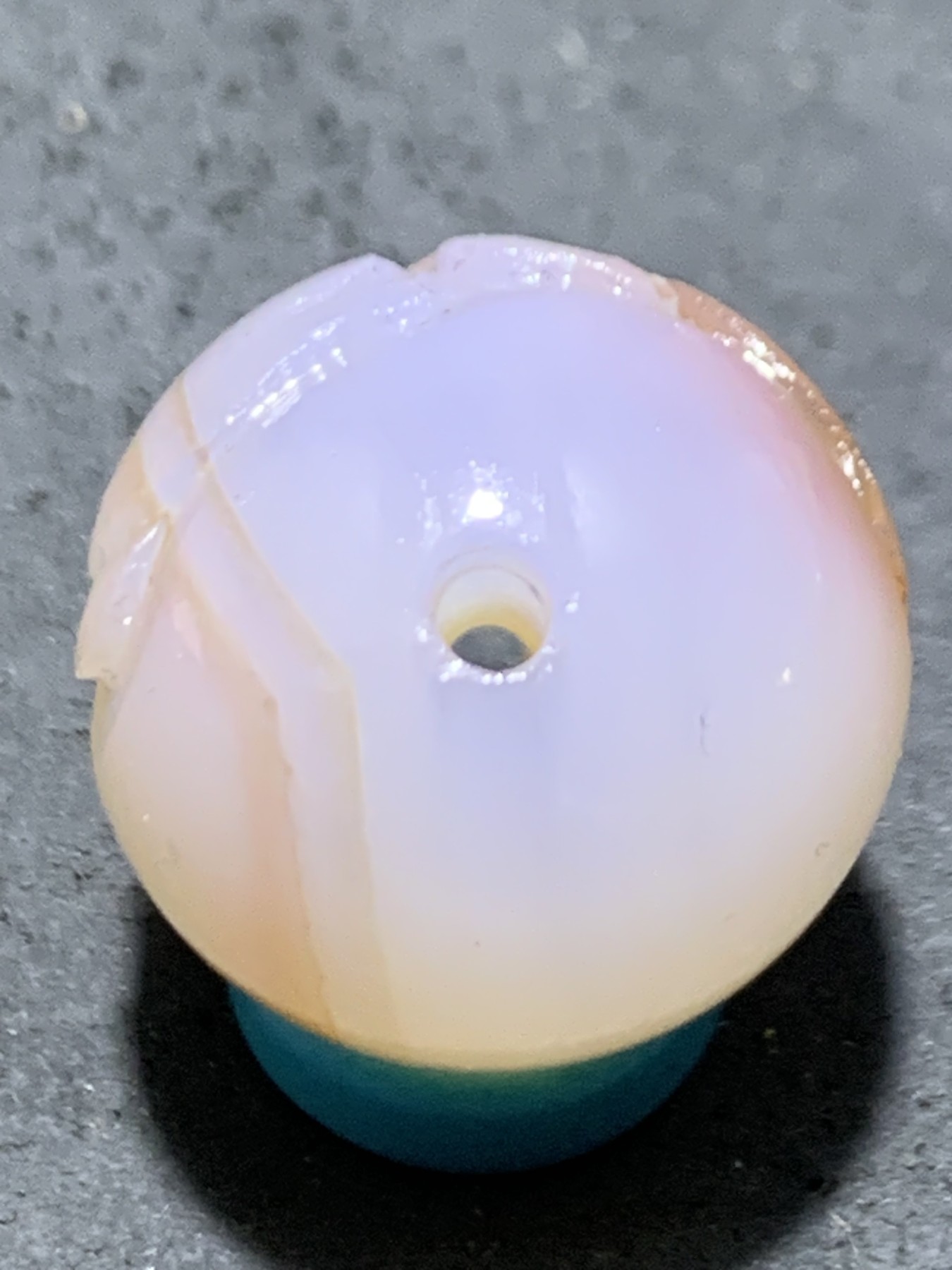 精美高玉化亚光冰粉海洋玉髓手工俏色巧雕玉兔（兔飞猛进）随形圆珠一个！