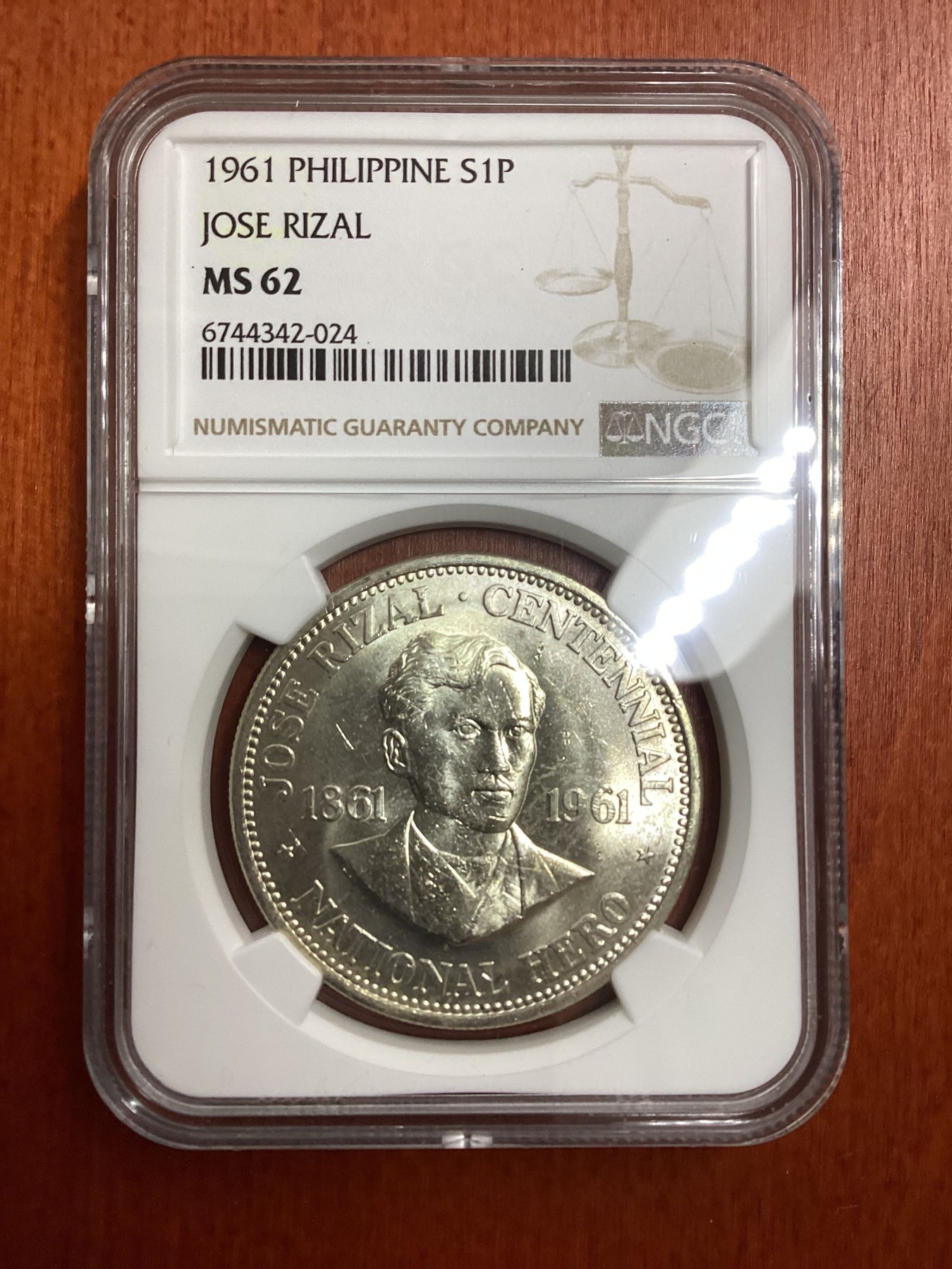 长老汇龙年精选第二场 1961 菲律宾国家英雄系列黎萨尔1比索银币，NGC MS62分