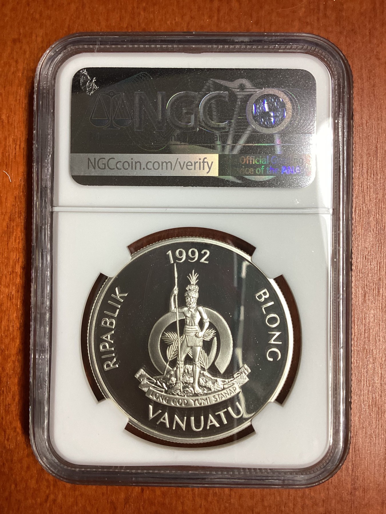 长老汇龙年精选第二场 1992 瓦努阿图濒危动物土鸽50瓦图精制银币，NGC PF70UC，唯一冠军分