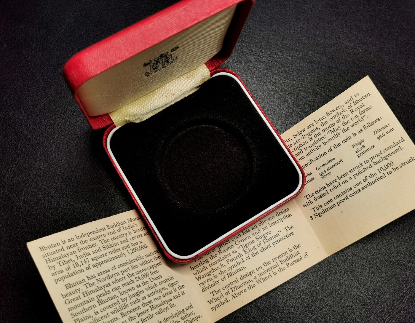 凡希社世界钱币微拍第二百六十二期 1979不丹双龙金轮3NG大银精铸NGC-PF68UC附原盒证书！