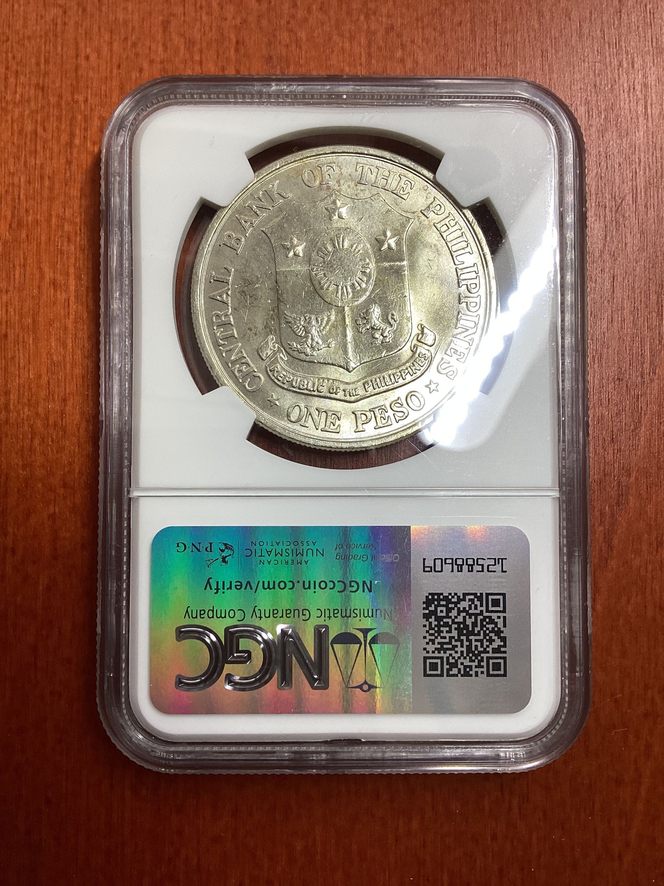 长老汇龙年精选第二场 1961 菲律宾国家英雄系列黎萨尔1比索银币，NGC MS62分